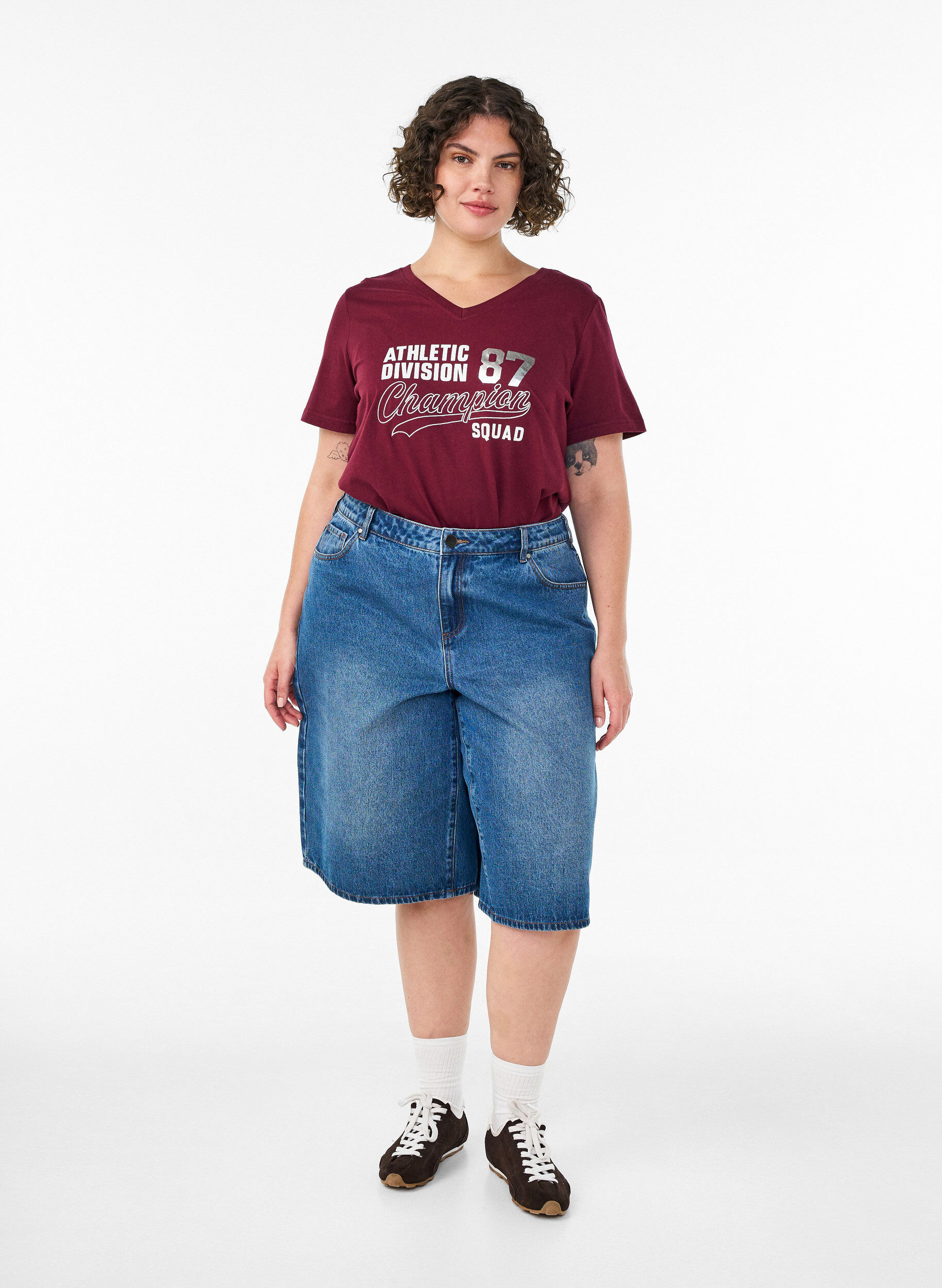 ZizziT-shirt en coton bio avec un imprim&eacute; texte sportif, Bordeaux, Model image number 1
