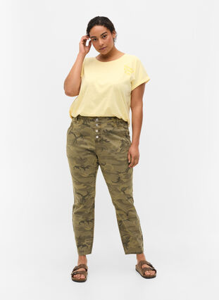 Pantalon près du corps avec imprimé camouflage, Camouflage, Model image number 2