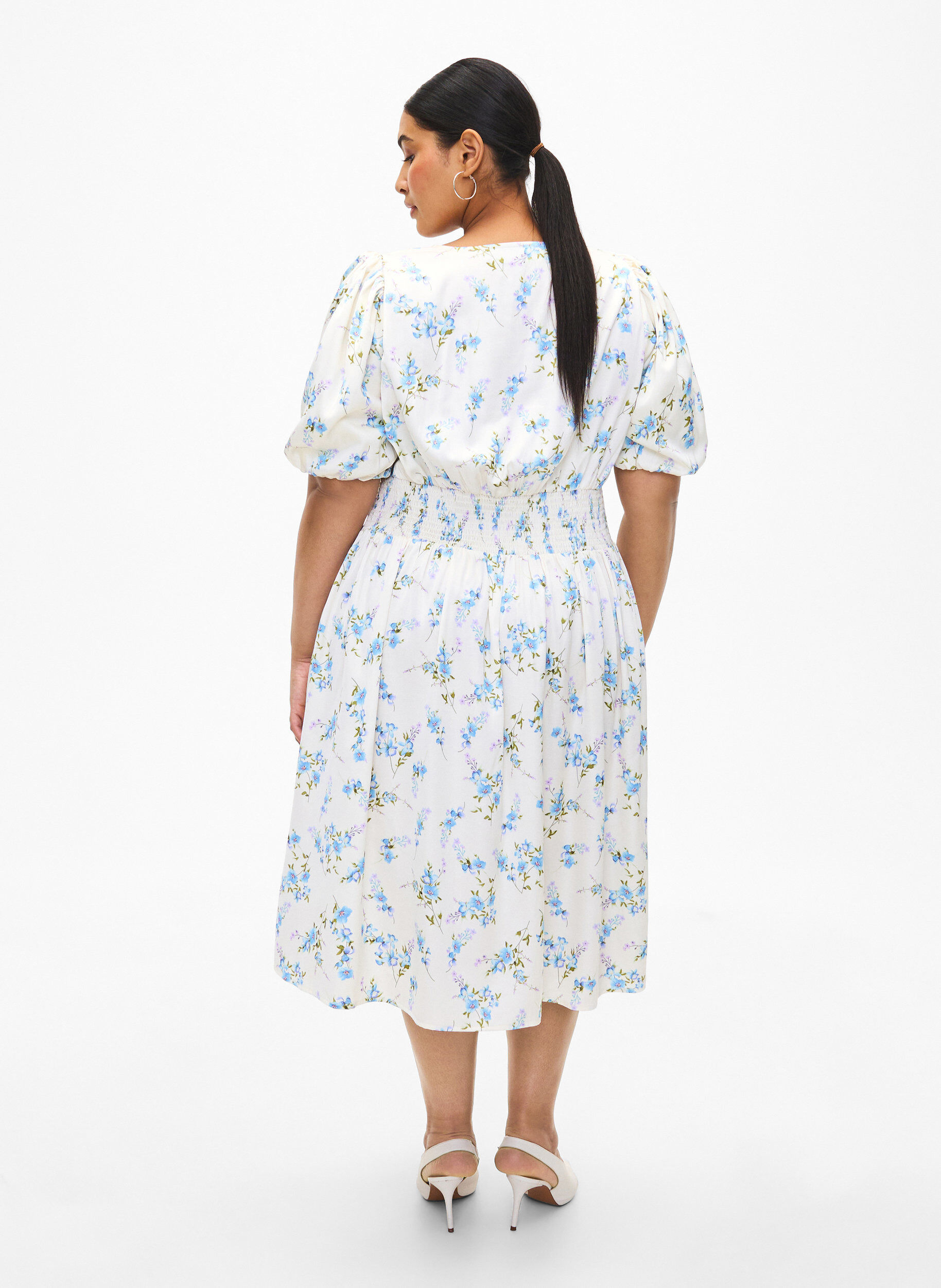 ZizziSatijnen jurk met pofmouwen en bloemenprint, Off White Blue Fl., Model image number 1