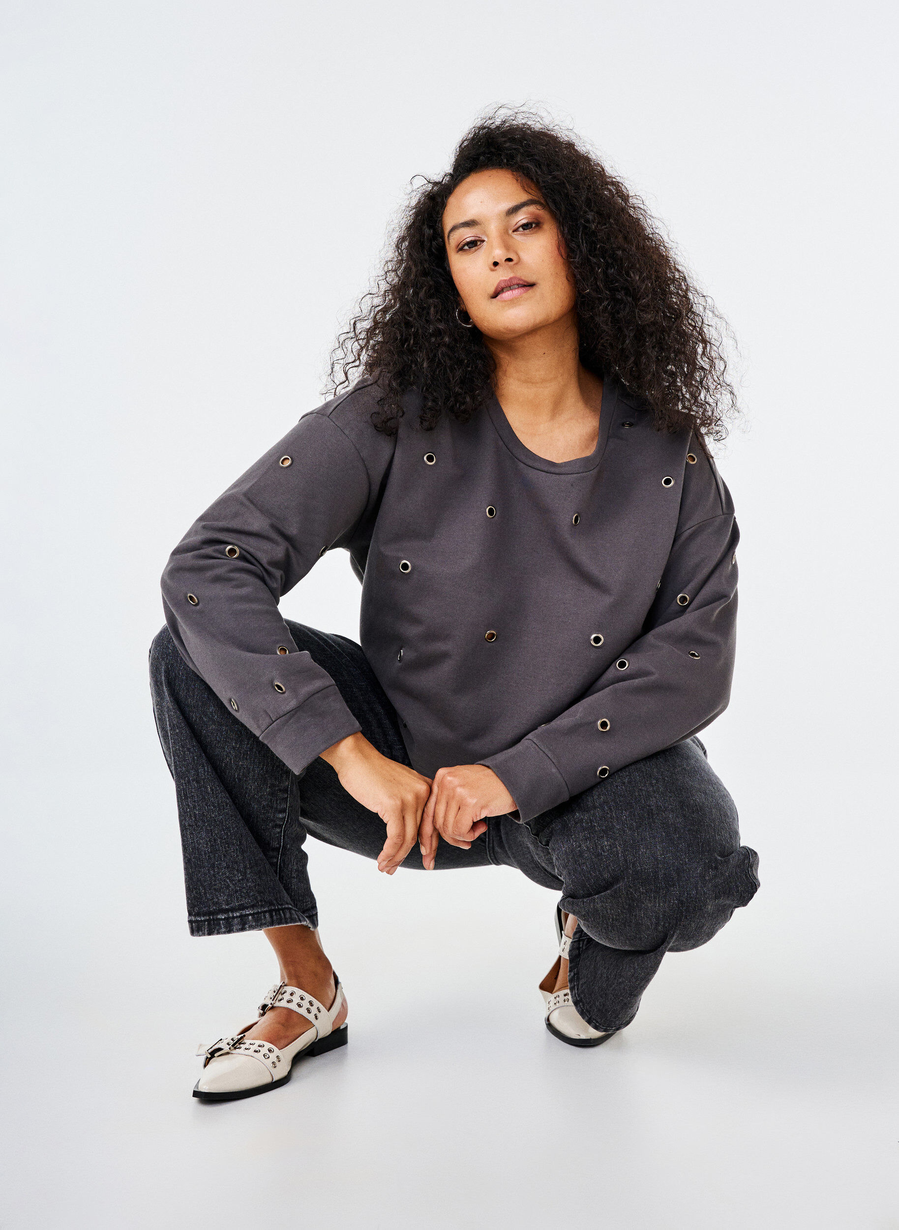 Zizzi Sweat-shirt avec &oelig;illets, Gris anthracite, Image image number 0