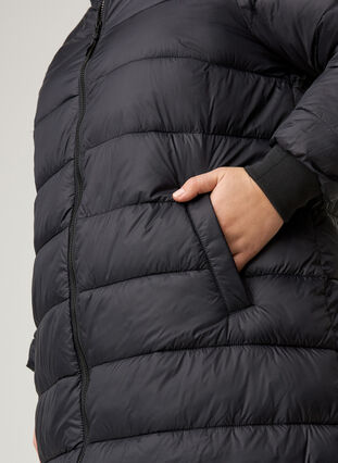 Lange gewatteerde lichte jas, Black, Model image number 2