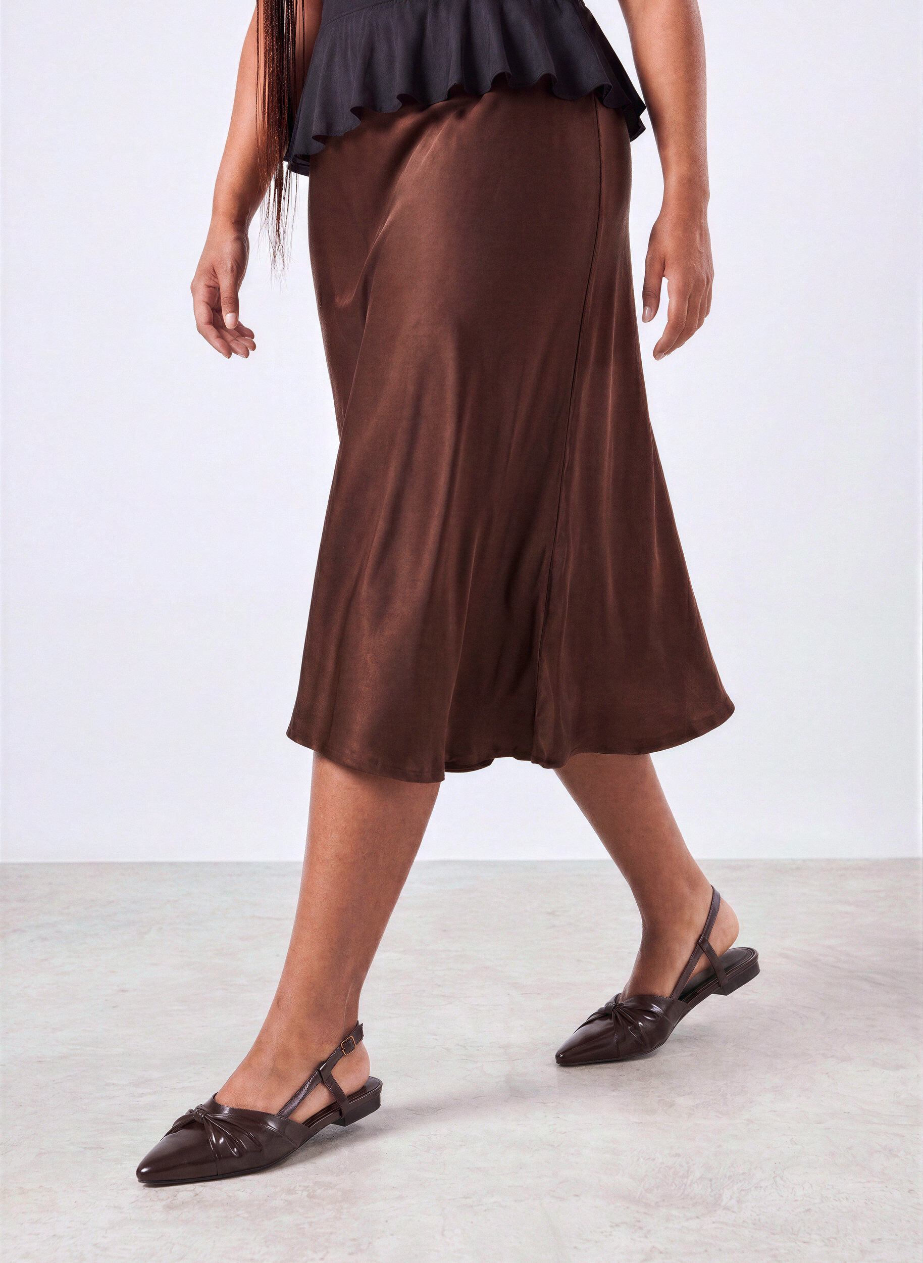 Slingback met strikdetail en lakuitstraling, Bruin, Model