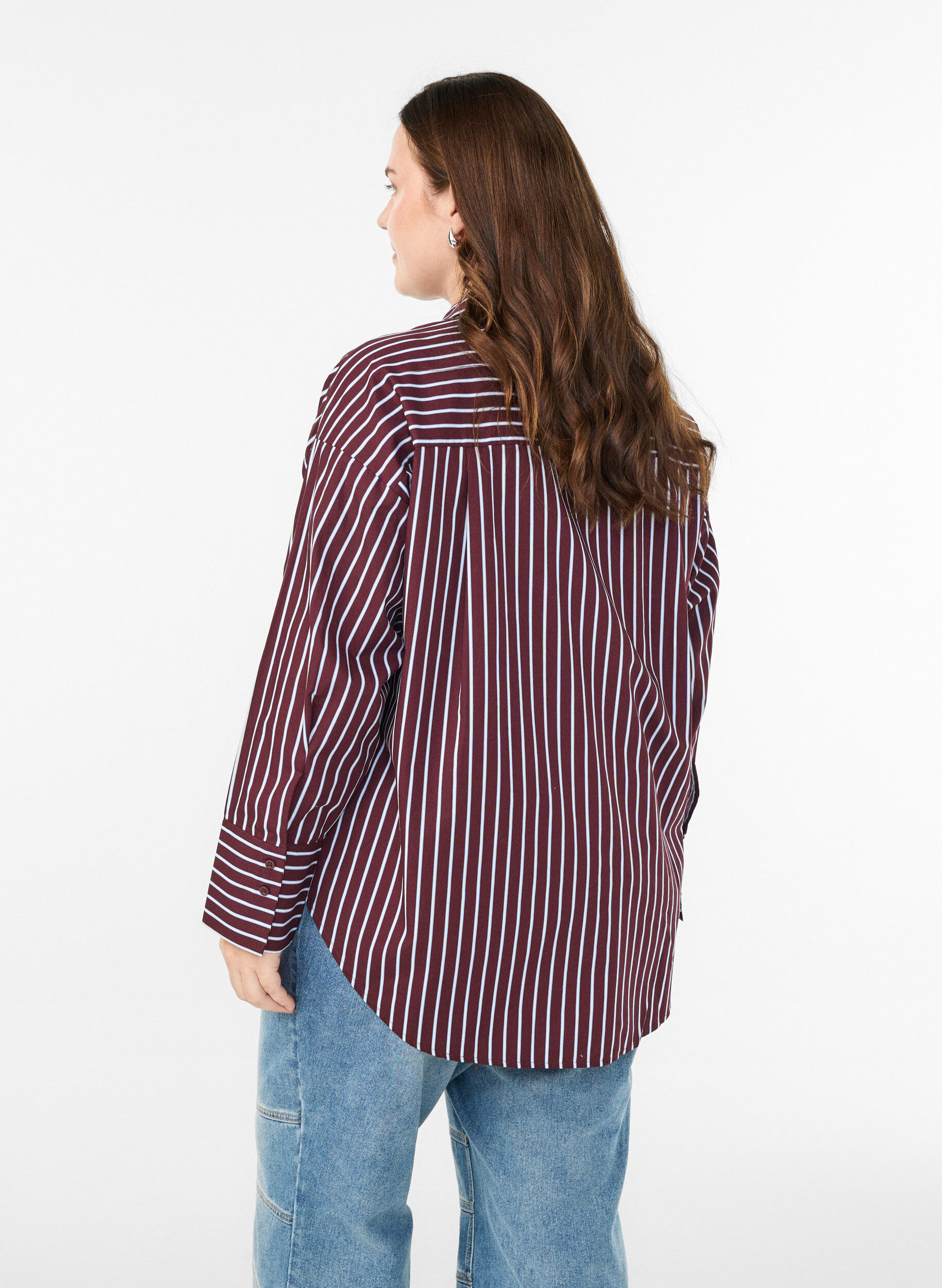 Zizzi Chemise ample &agrave; rayures avec poche poitrine, Bordeaux fonc&eacute;, Model image number 2