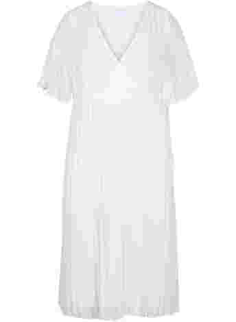 Robe de mariée plissée et manches courtes