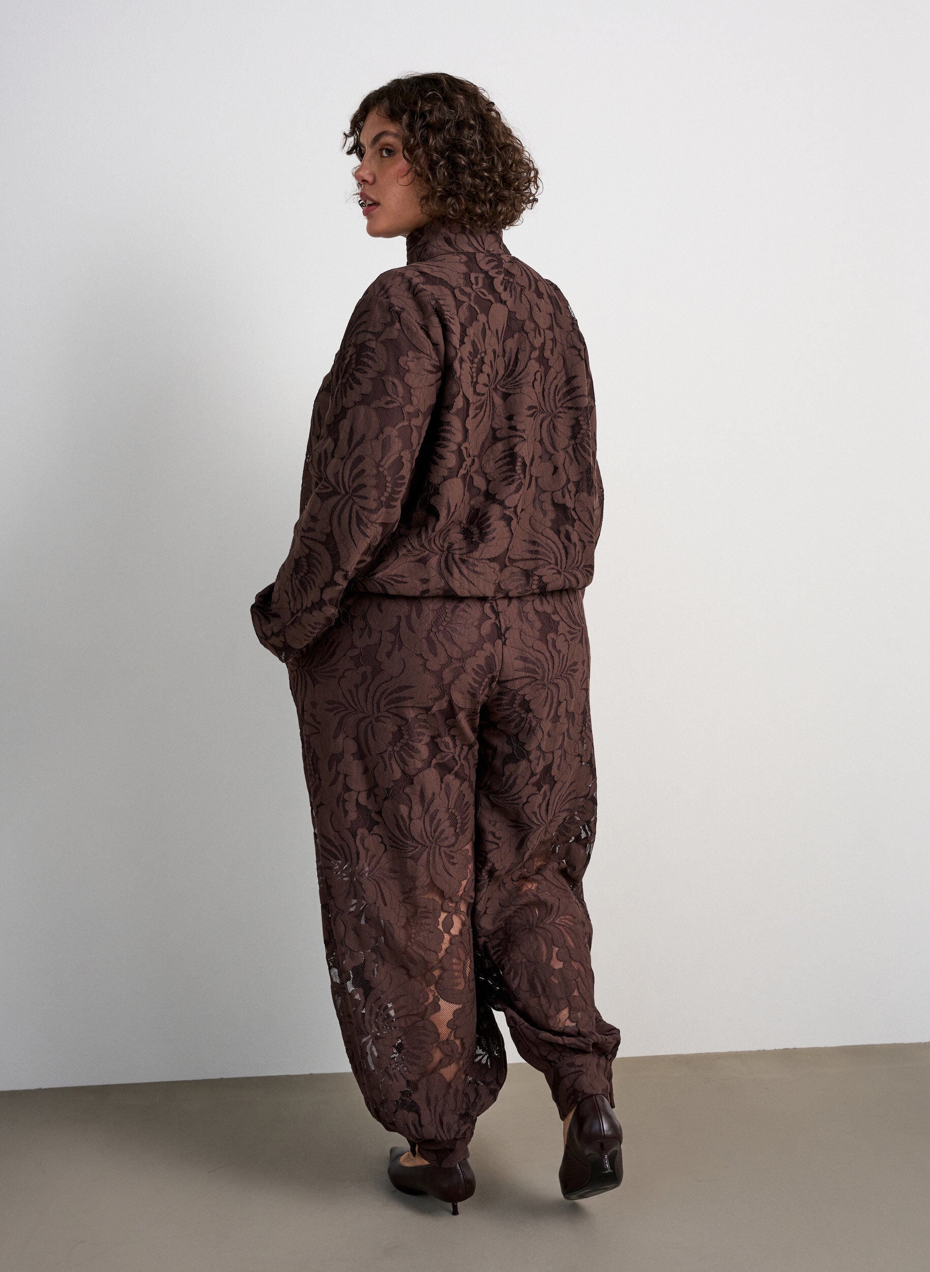 ZizziPantalon ballon en dentelle avec short int&eacute;rieur, Marron, Model image number 1