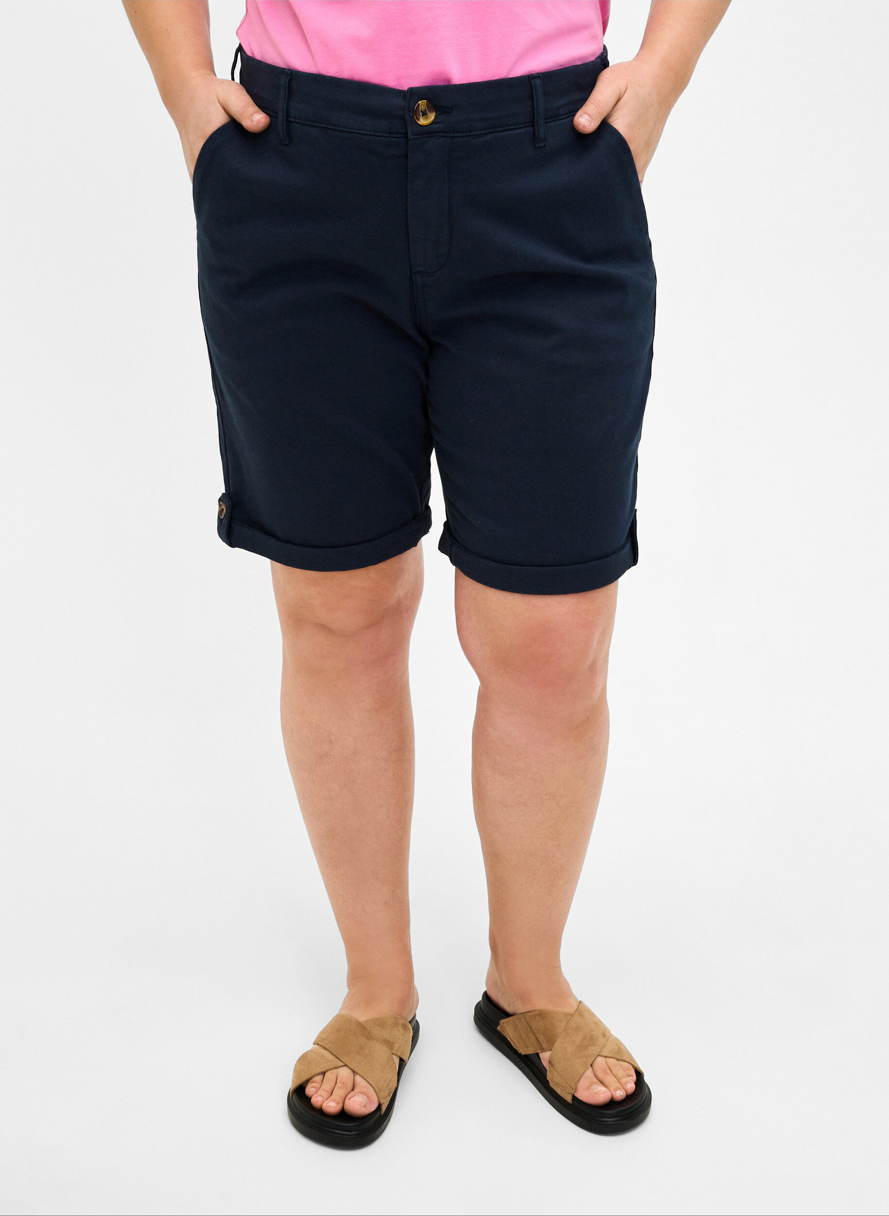 Zizzi Short chino &agrave; poches, Navy Blazer, Model image number 2