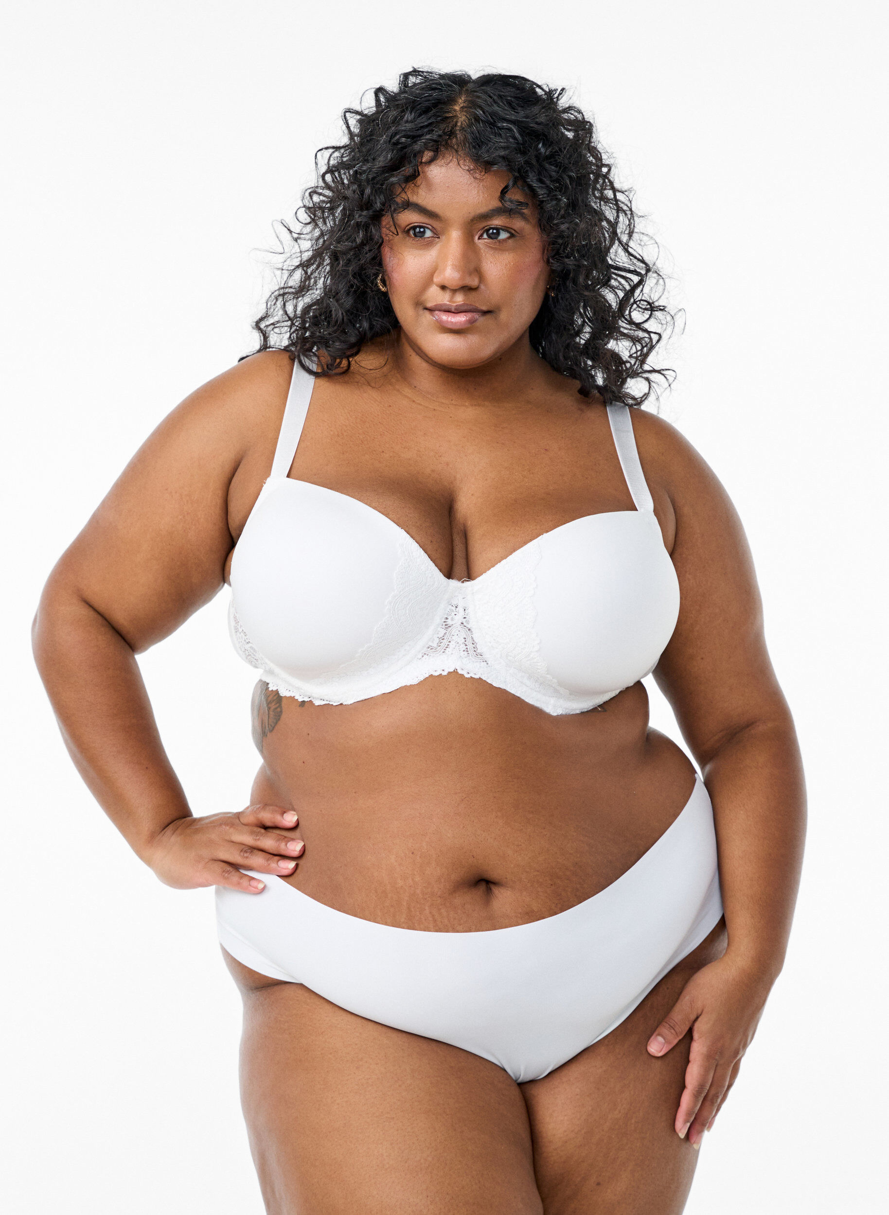 Zizzi Soutien-gorge moul&eacute; avec d&eacute;tails en dentelle, Blanc, Model image number 1