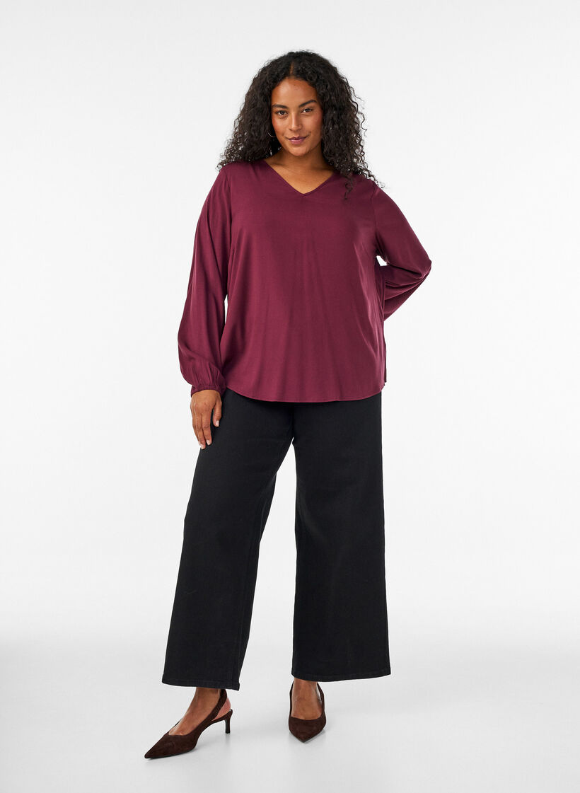 Viscose blouse met V-hals en afgeronde zoom, Rood, Model image number 1
