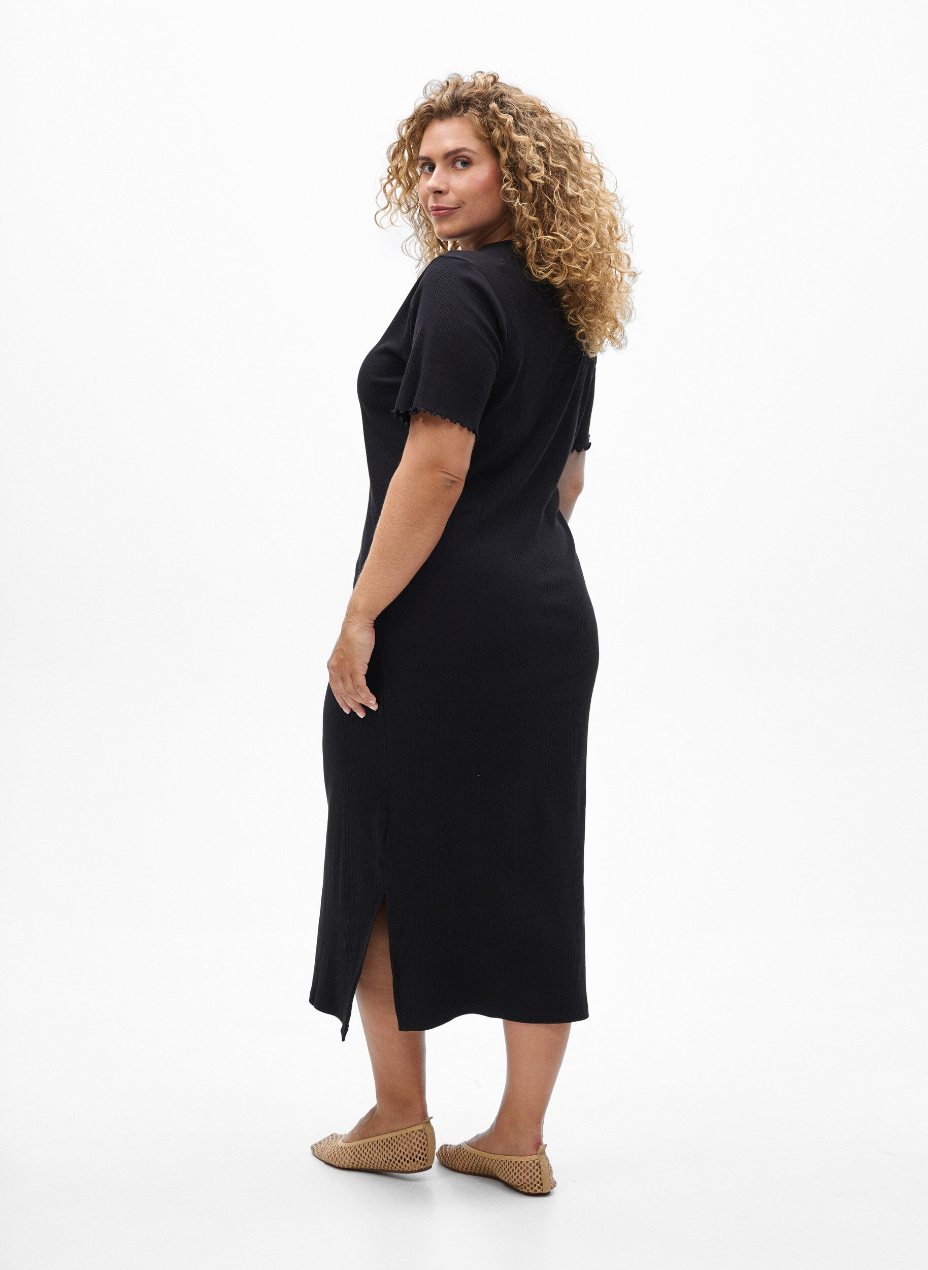 Zizzi Robe maxi en jersey avec manches courtes, Noir, Model image number 1