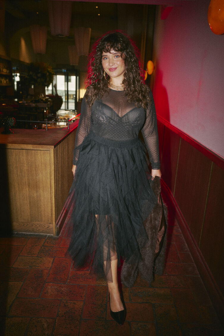Donkere glamour met gewicht, , Model