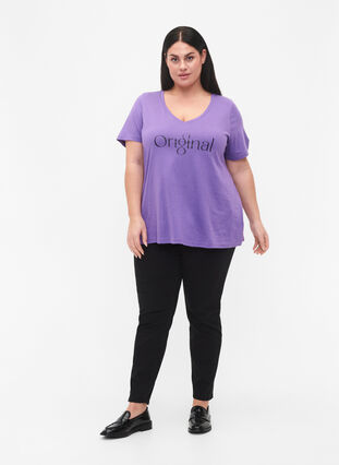 T-shirt en coton avec impression de texte et col en V, Deep Lavender ORI, Model image number 2