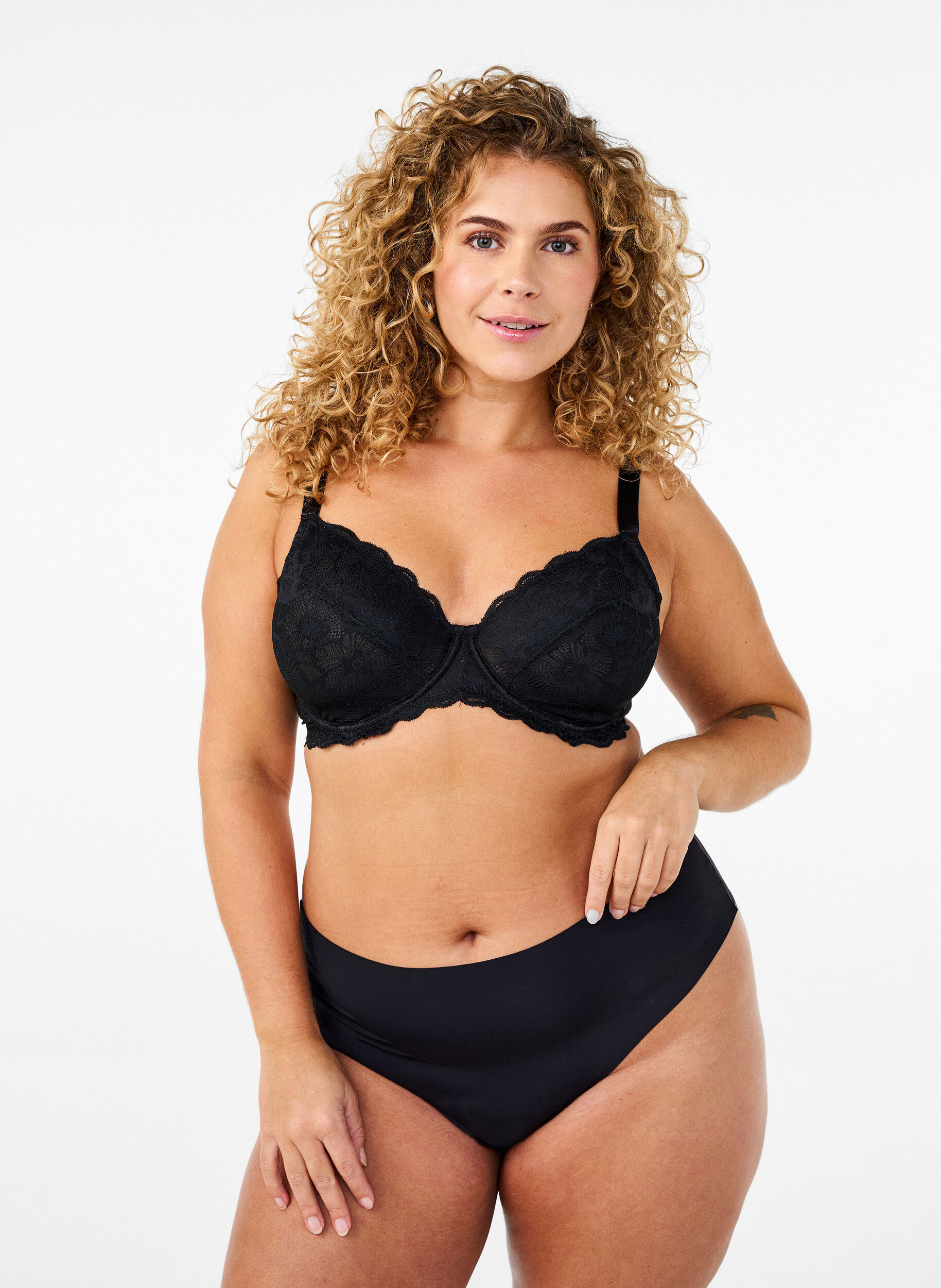 Zizzi Soutien-gorge int&eacute;gral en dentelle, Noir, Model image number 1