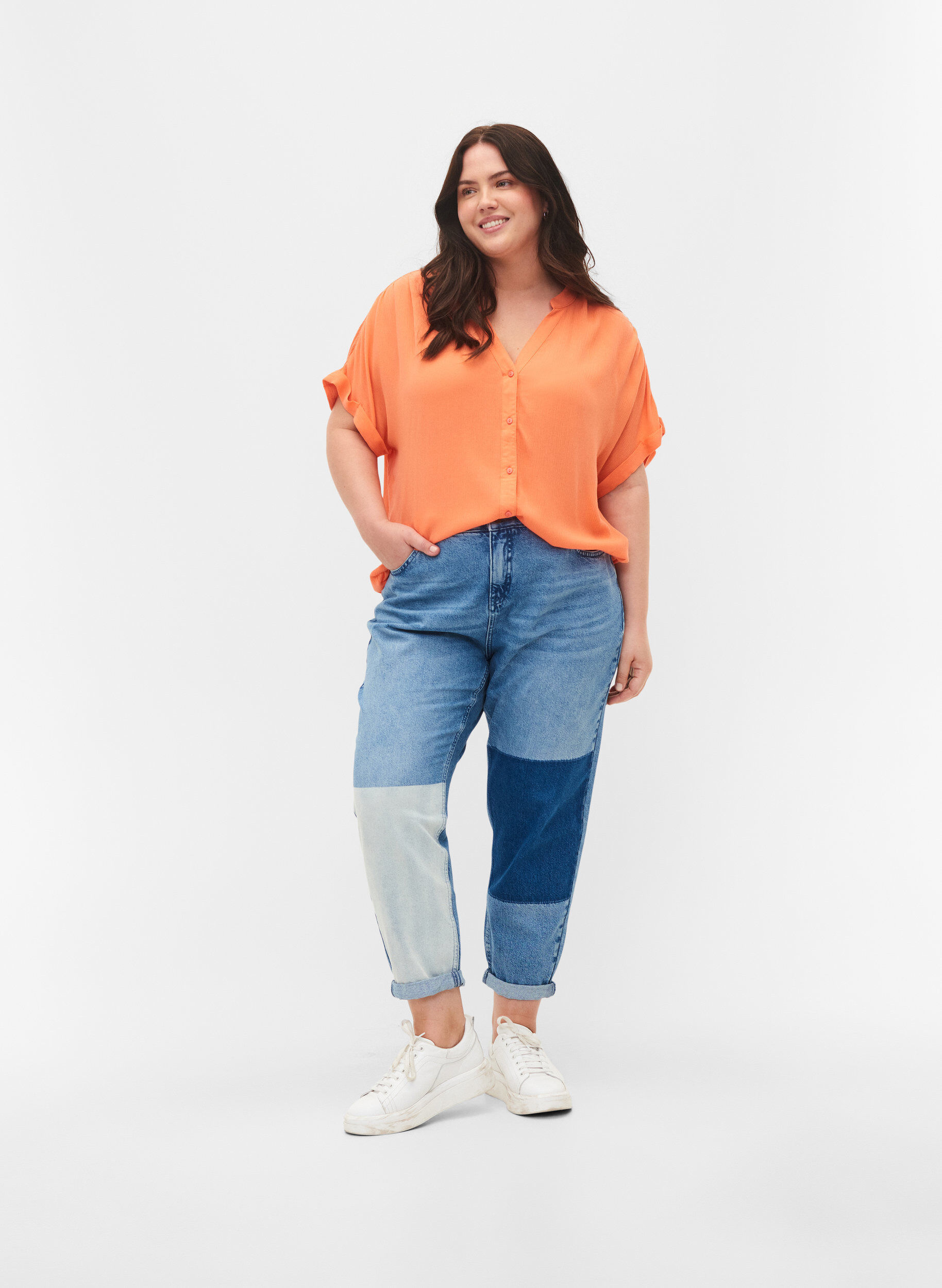 ZizziMille mom-fit jeans met colour-blocking, Blue Denim Comb, Model image number 0