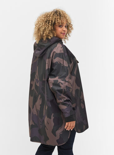 Poncho de pluie avec imprimé camouflage, Camou Print, Model image number 1