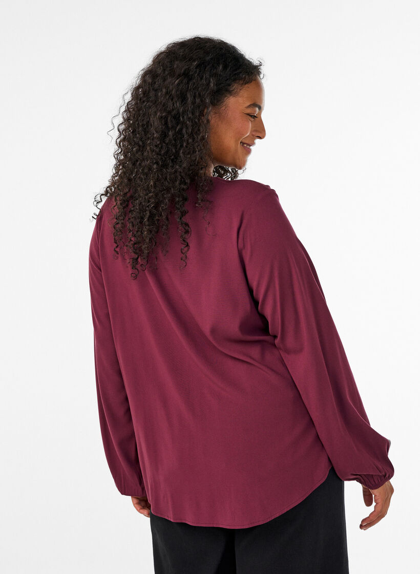 Viscose blouse met V-hals en afgeronde zoom, Rood, Model image number 2