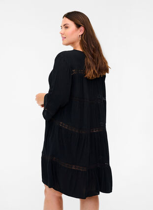 Robe en viscose avec forme trapèze et ruban de dentelle, Black, Model image number 1