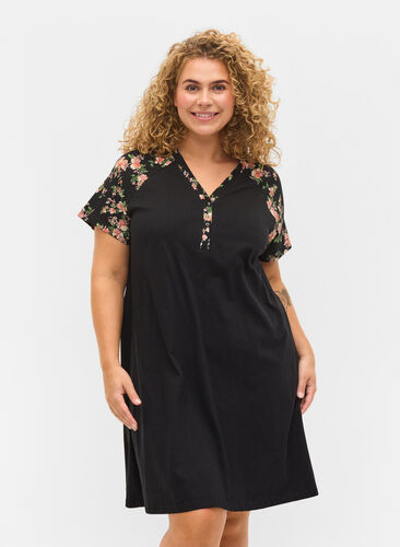 Chemise de nuit en coton à manches courtes avec détails imprimés, Black Flower, Model image number 0