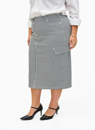 Jupe crayon rayée avec des poches, Black & White Stripe, Model image number 2