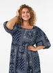 Robe longue en viscose avec un imprim&eacute; cachemire et des manches courtes, Bleu, Model image number 2