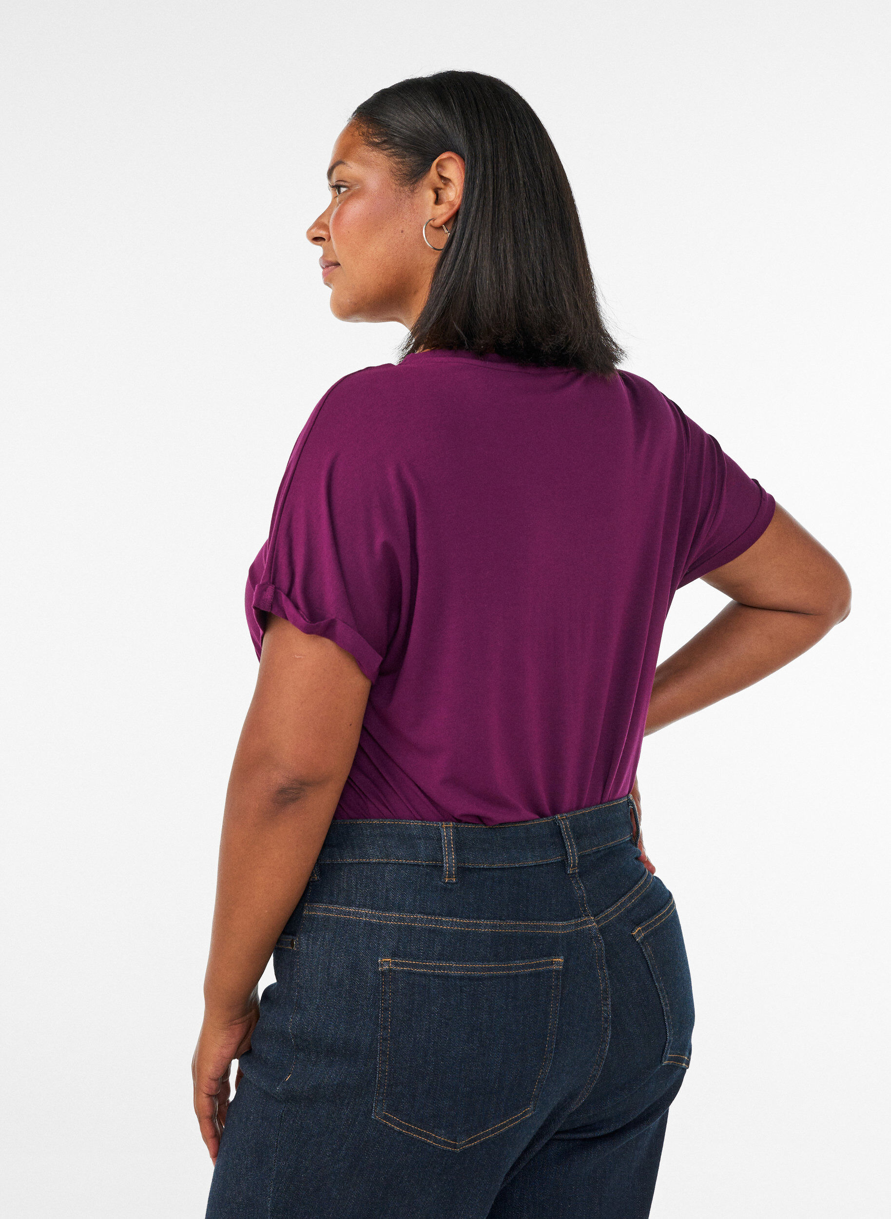 ZizziBasic T-shirt col V en viscose, Violet, Model image number 2