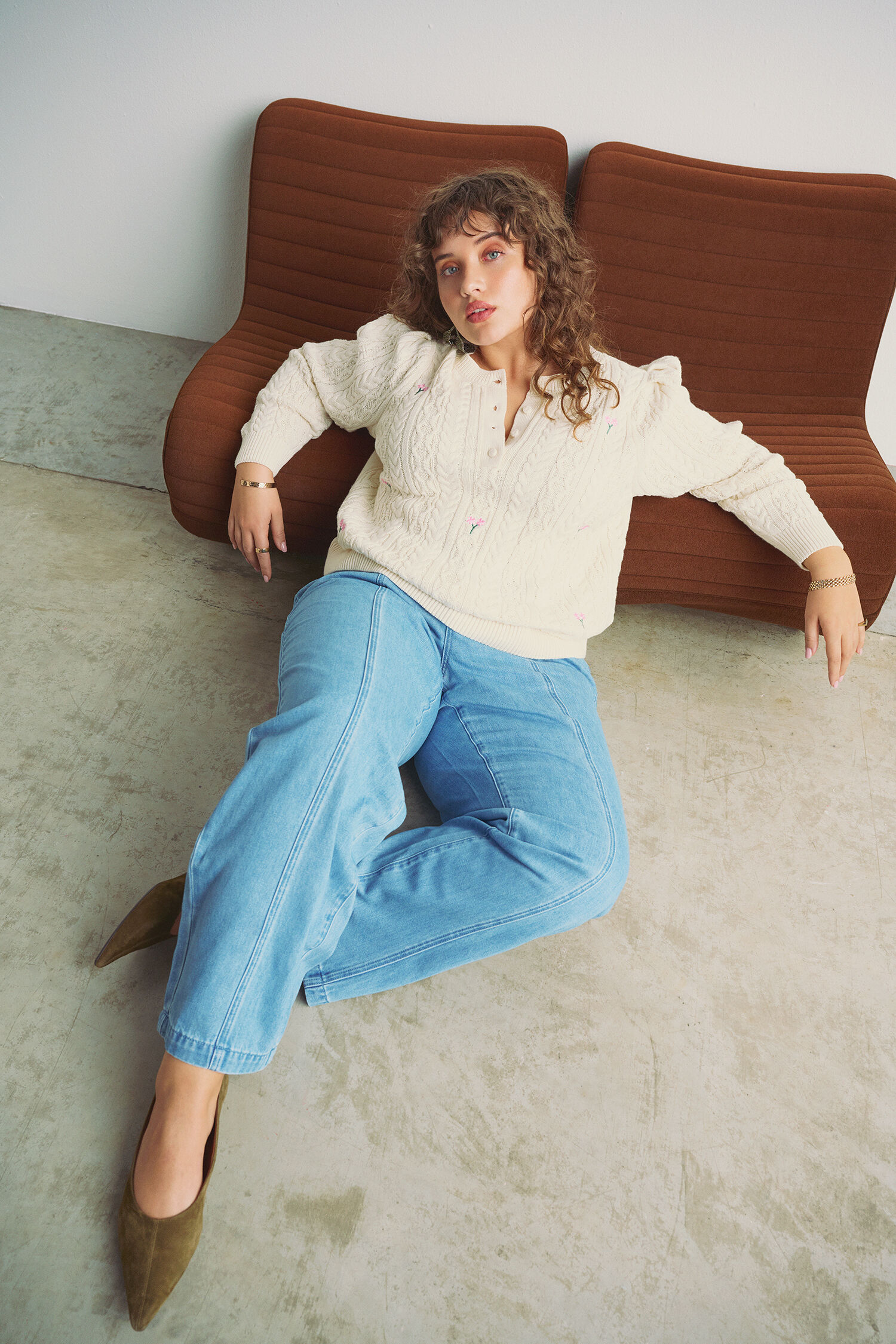 Gebreide blouse met geborduurde bloemen, , Model