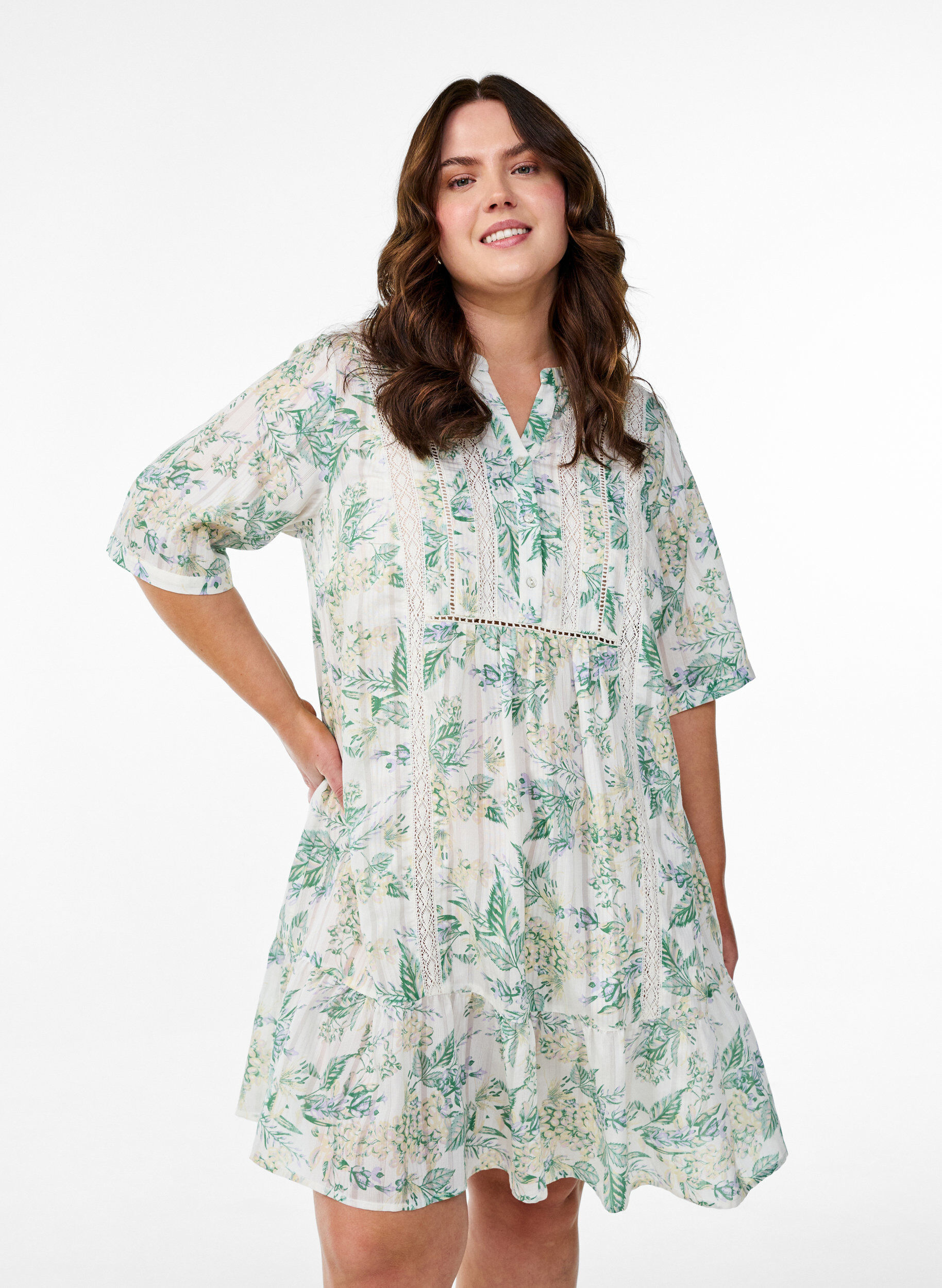 Robe courte en viscose avec bordure en dentelle et coupe trap&egrave;ze, Blanc, Model