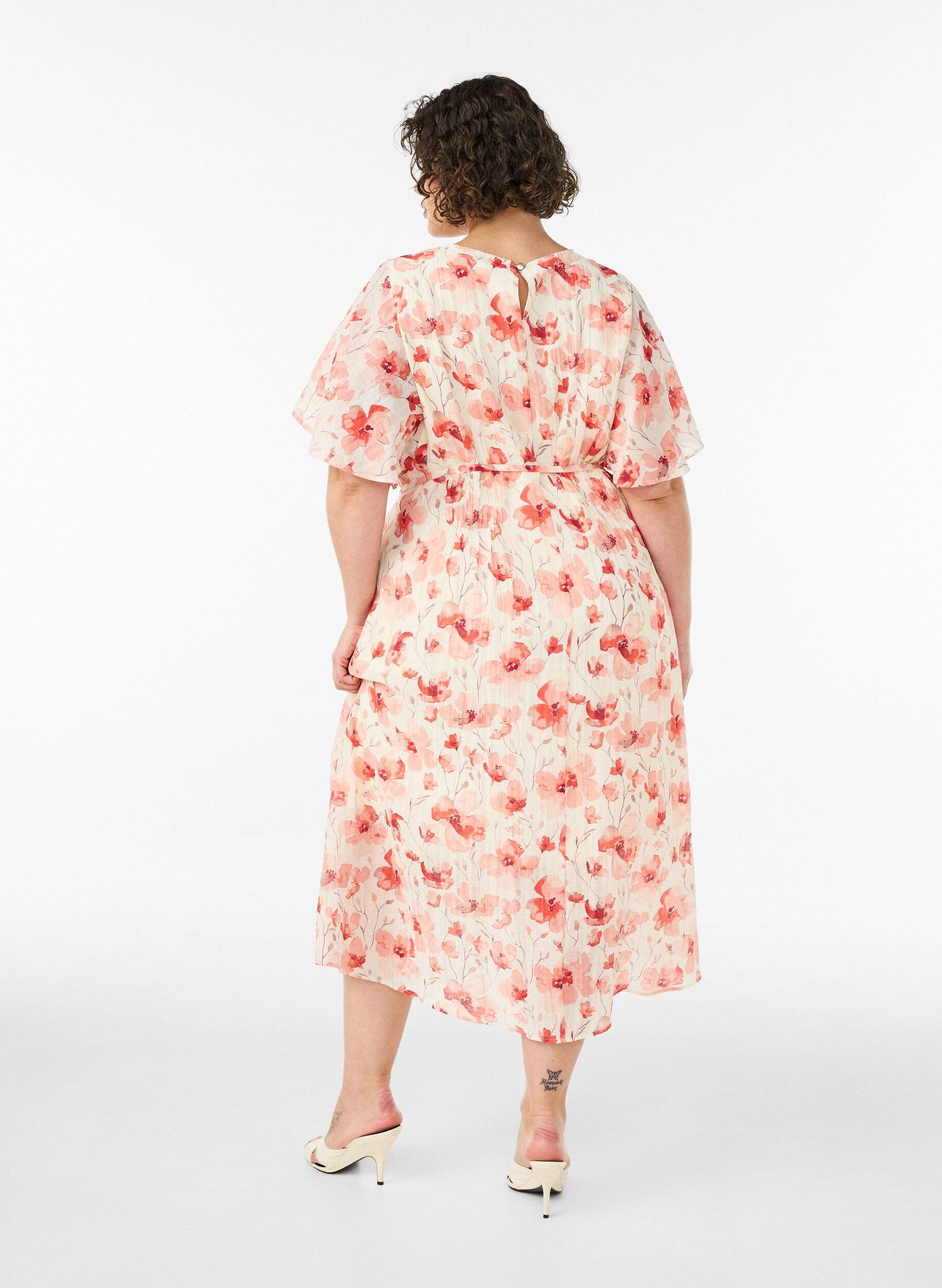 ZizziRobe longue avec manches papillon et taille &agrave; nouer, Rose, Model image number 1