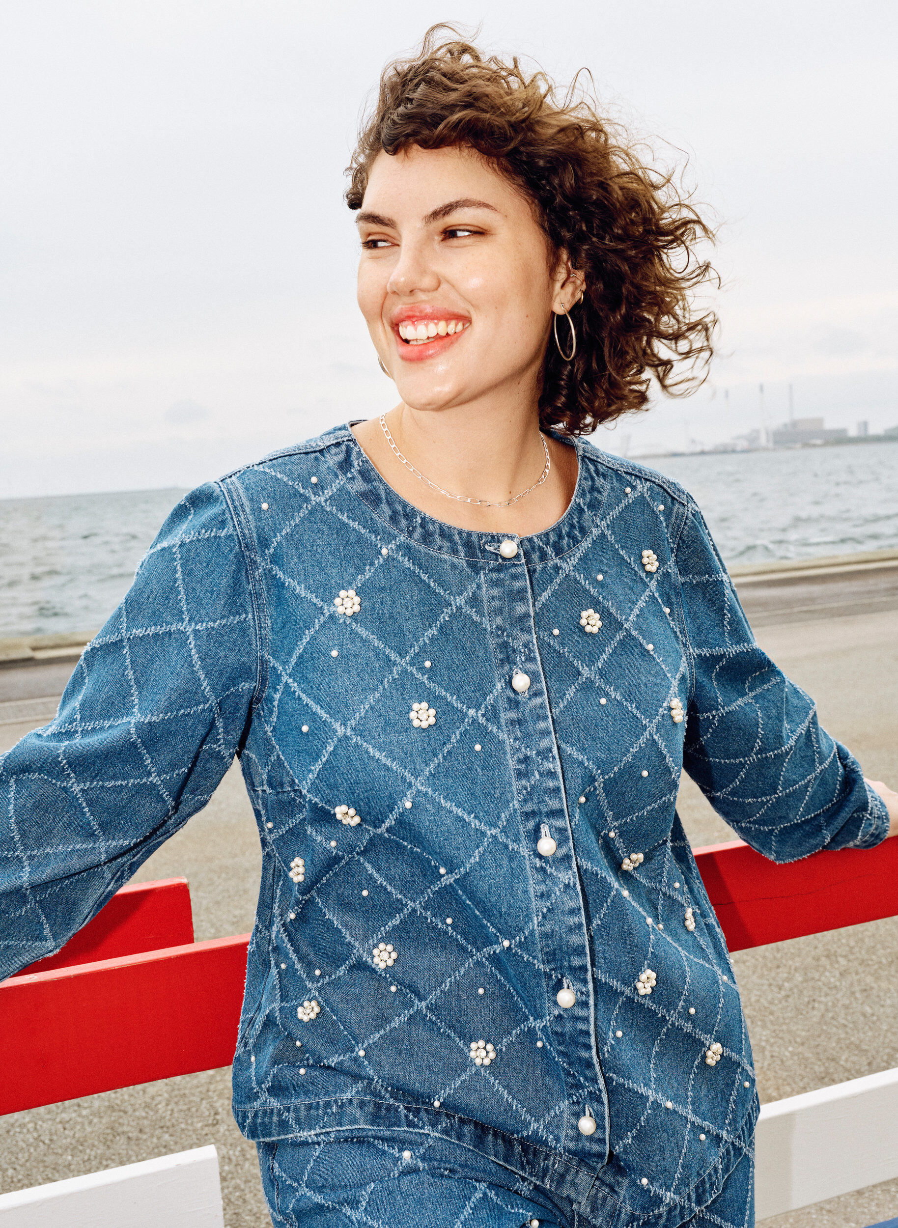 ZizziDenim blouse met destroyed patroon en pareldetails, Blauw, Image image number 0