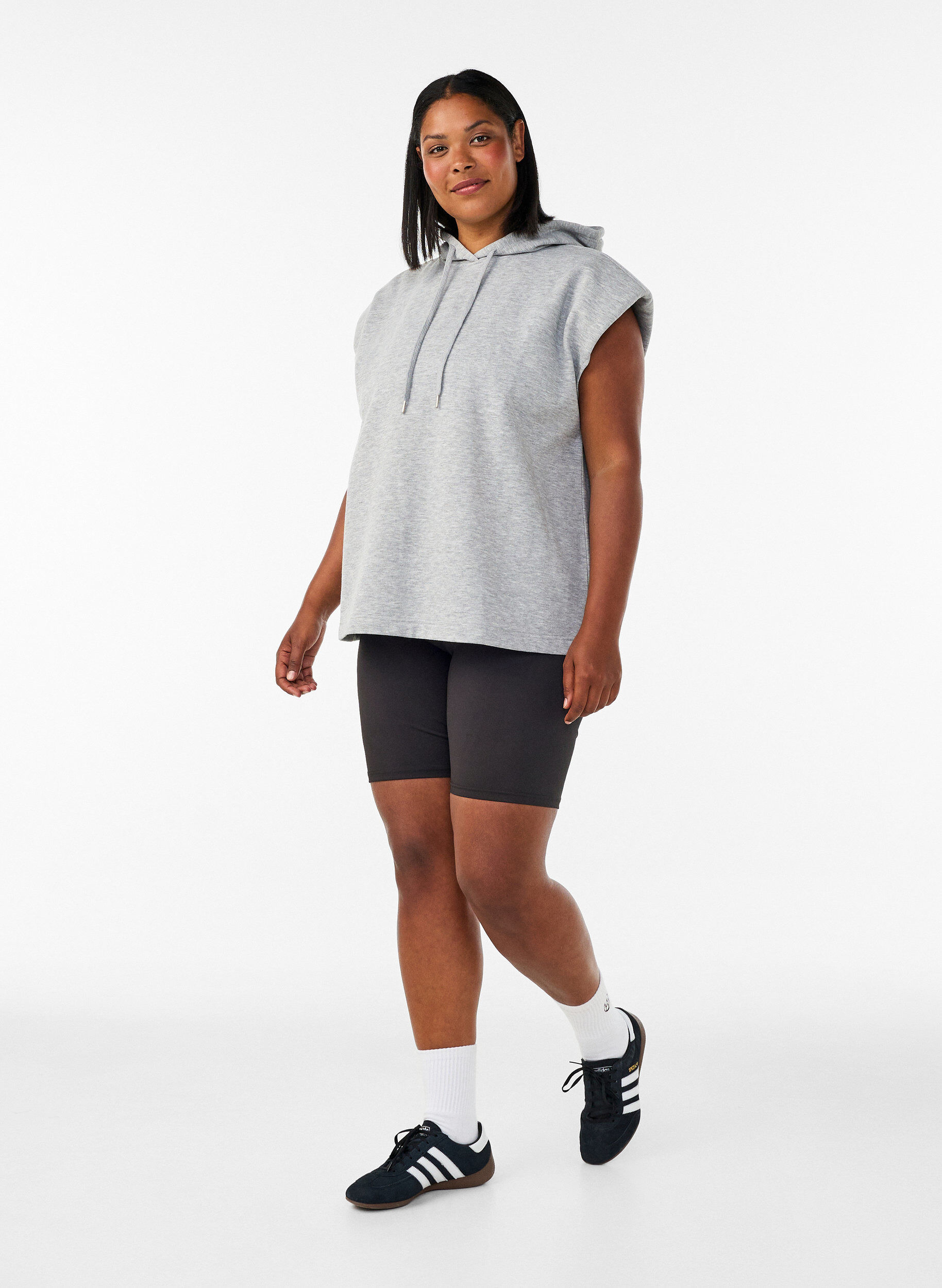 ZizziGilet de sweat &agrave; capuche avec &eacute;paulettes, Gris, Model image number 1