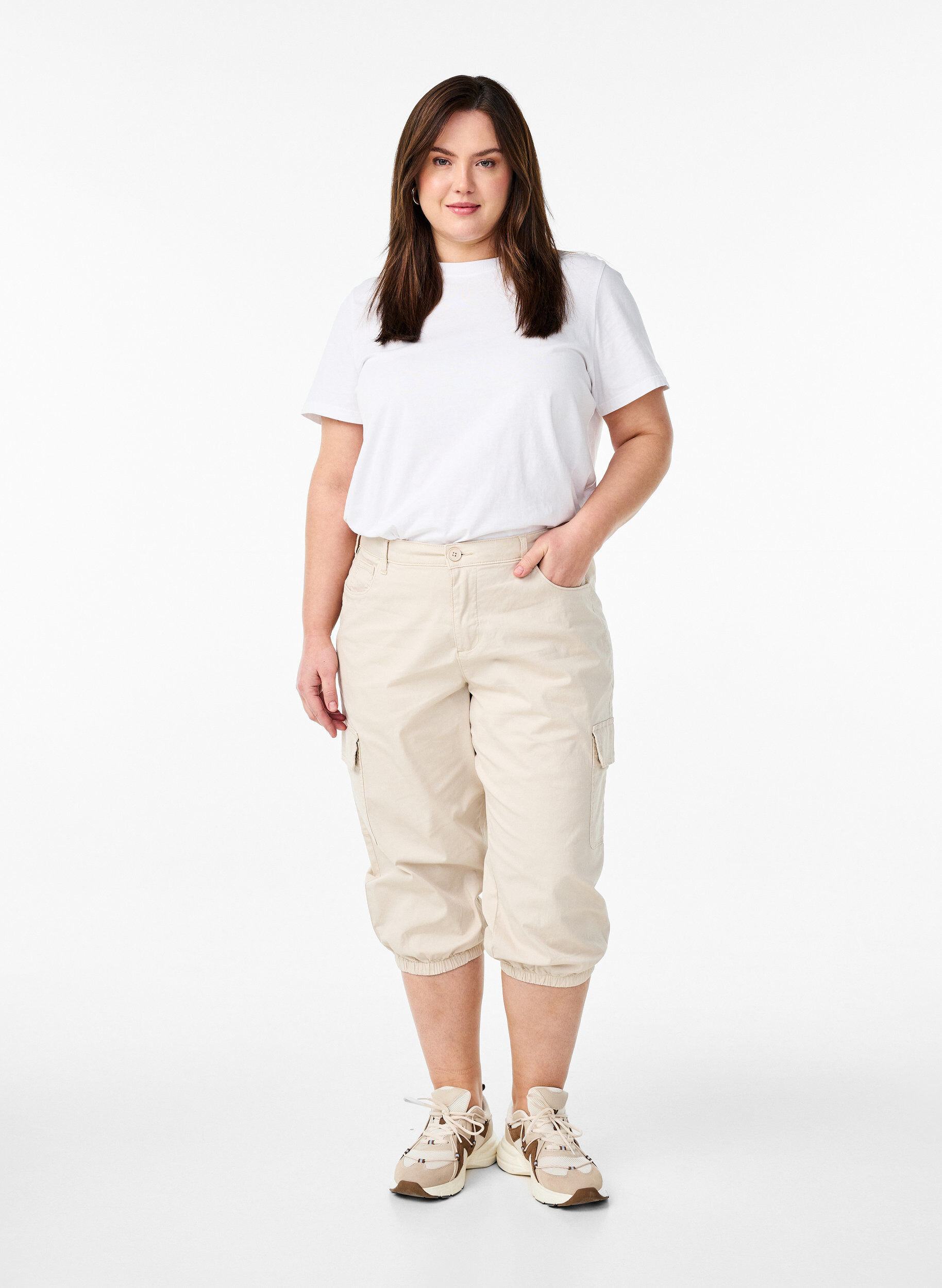 Zizzi Pantacourts cargo &agrave; taille haute, Beige, Model image number 0