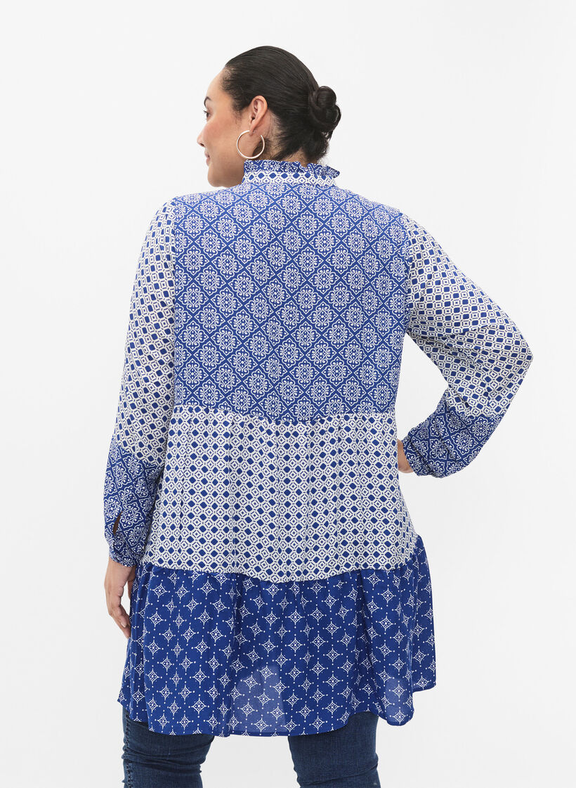 Robe trap&egrave;ze avec motifs et lignes de coupe, Blue AOP, Model image number 1
