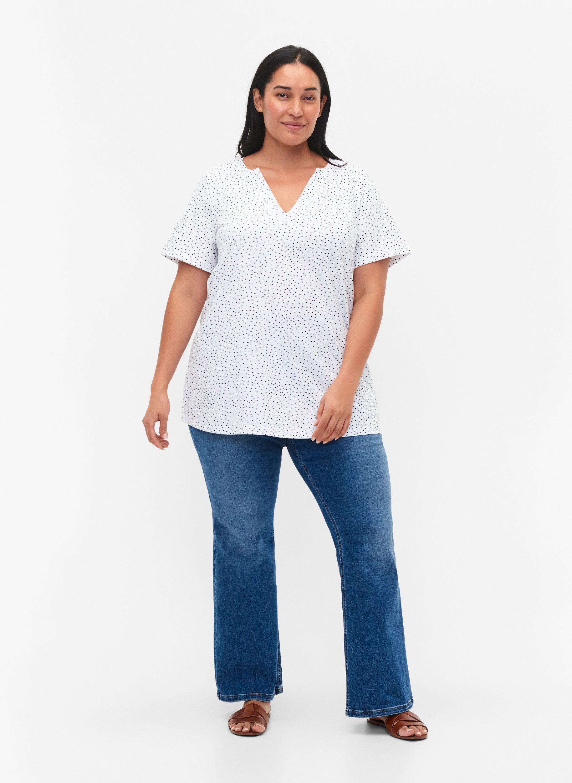 Zizzi T-shirt en coton avec des points et un col en V, B.White/Black Dot, Model image number 2