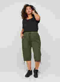 Losse cropped broek van katoen, Ivy Green, Model