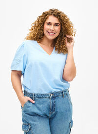 Viscose blouse met korte mouwen en borduursel, Chambray Blue, Model