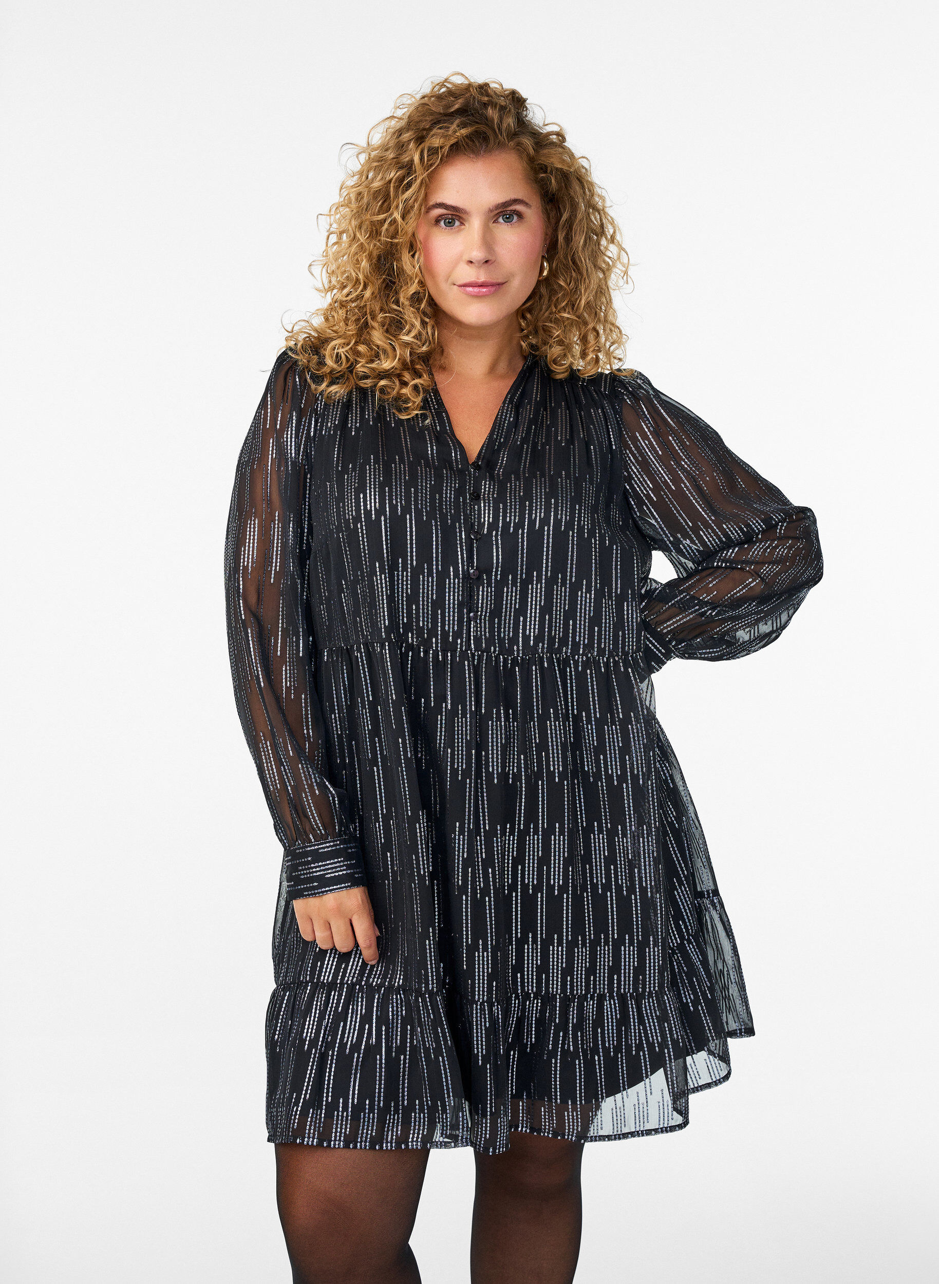 Robe de f&ecirc;te courte &agrave; motif paillet&eacute;, Noir, Model