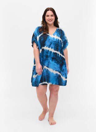 Robe de plage en viscose avec imprimé tie-dye, Tie Dye Print, Model image number 2