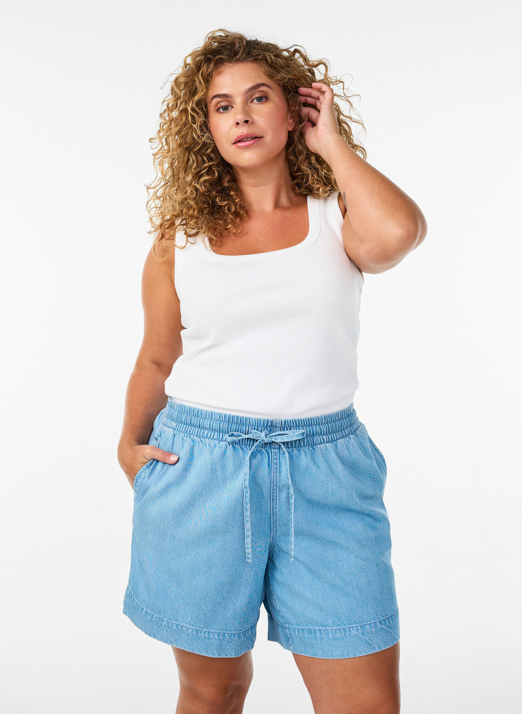 ZizziDenim-look shorts met een elastische tailleband en trekkoord, Blauw, Model image number 0