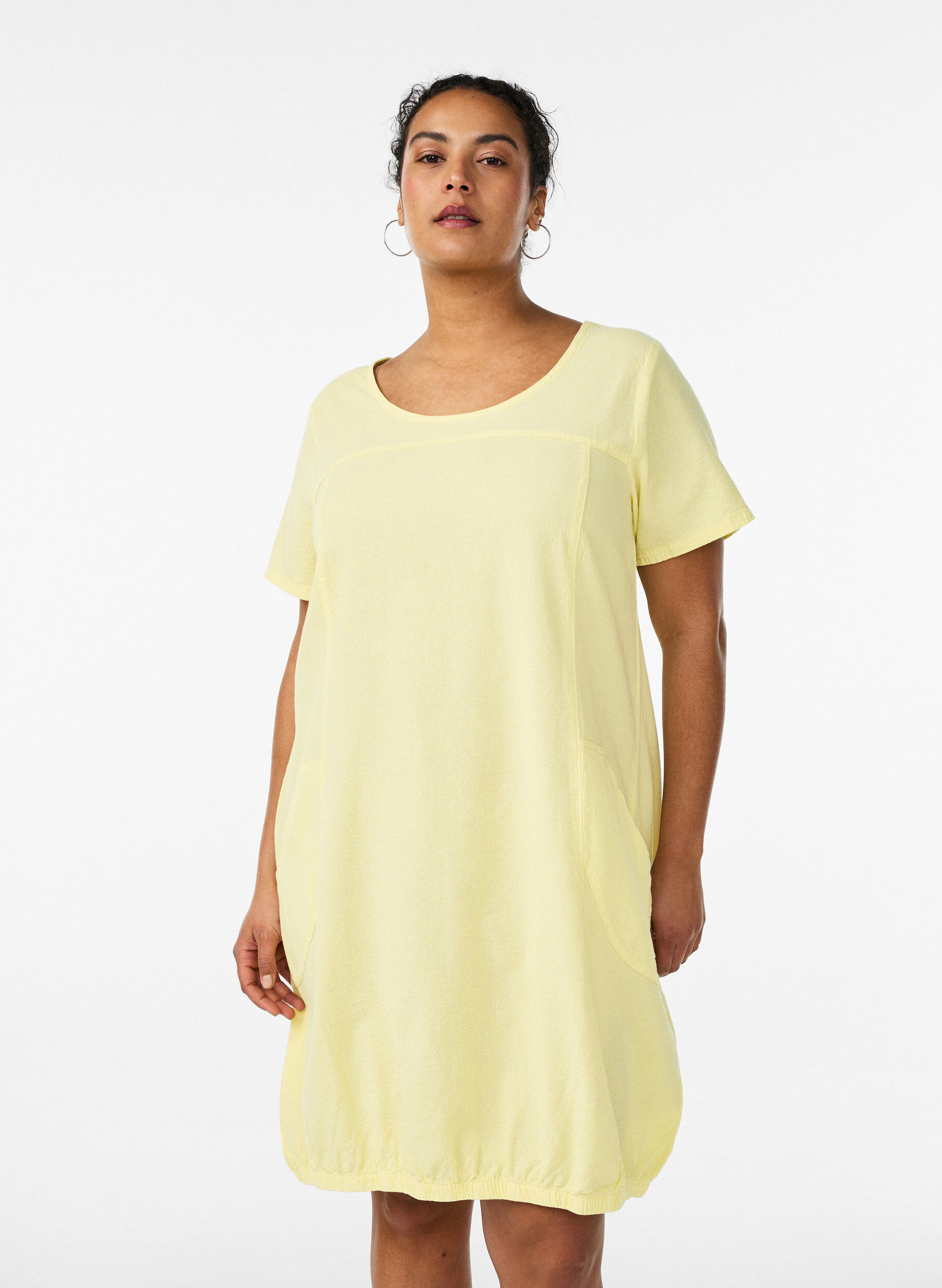 Zizzi Robe en coton &agrave; manches courtes, Jaune clair, Model image number 0