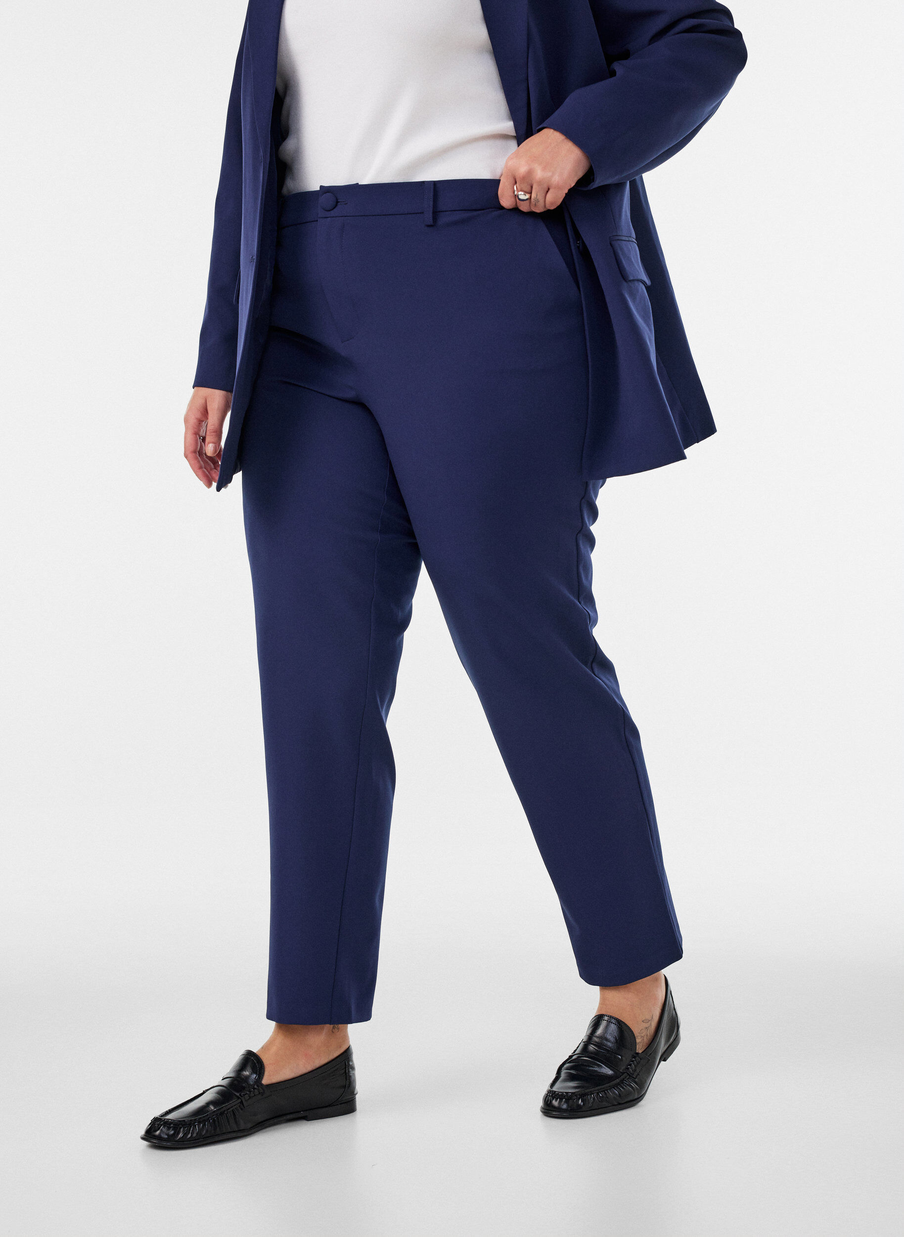 ZizziBroek met zakken en rechte pijpen, Blauw, Model image number 2