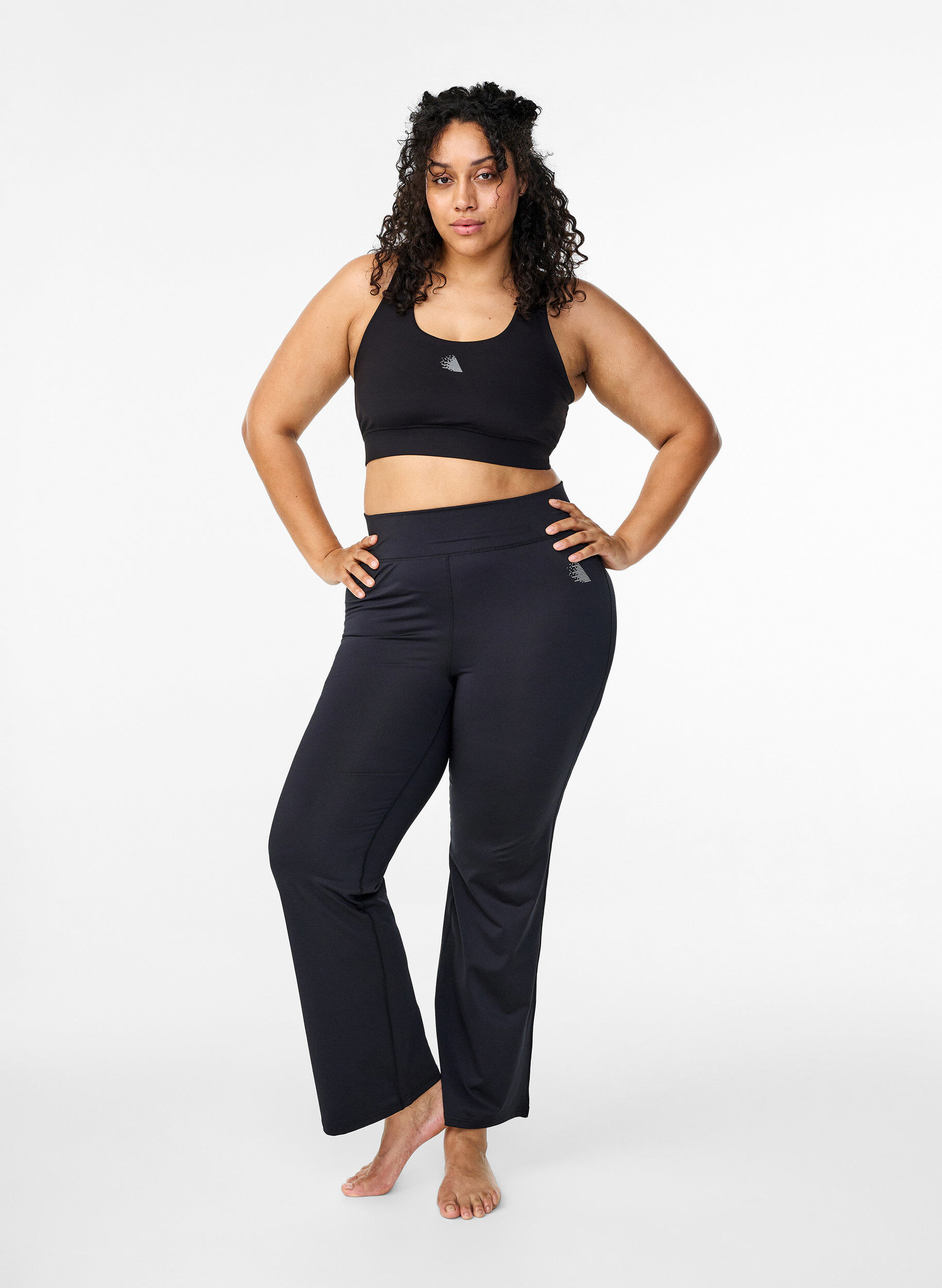 Zizzi Pantalon de sport &eacute;vas&eacute;, Noir, Model image number 1