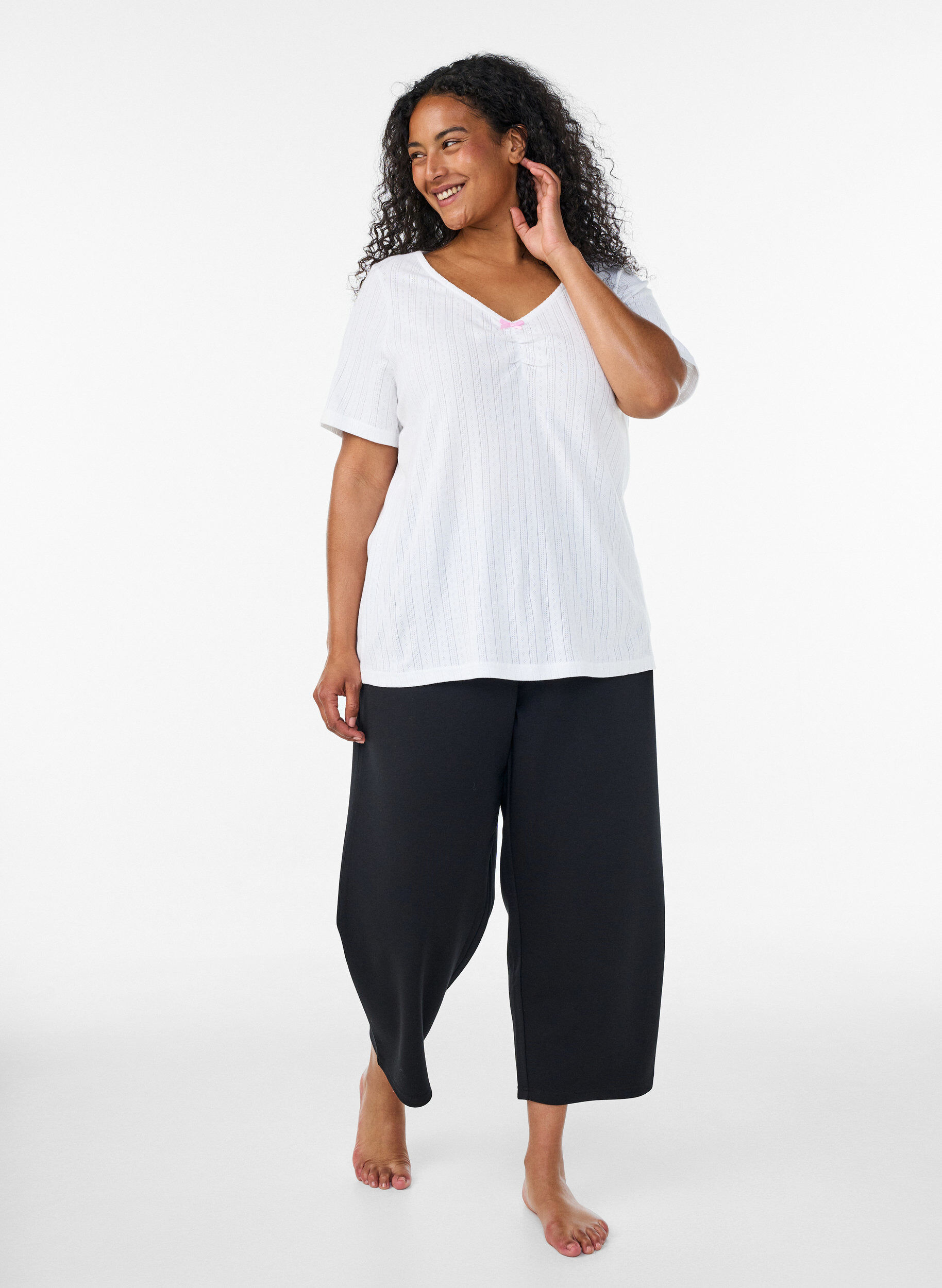 ZizziHaut de nuit en coton biologique avec broderie ajour&eacute;e, Blanc, Model image number 1