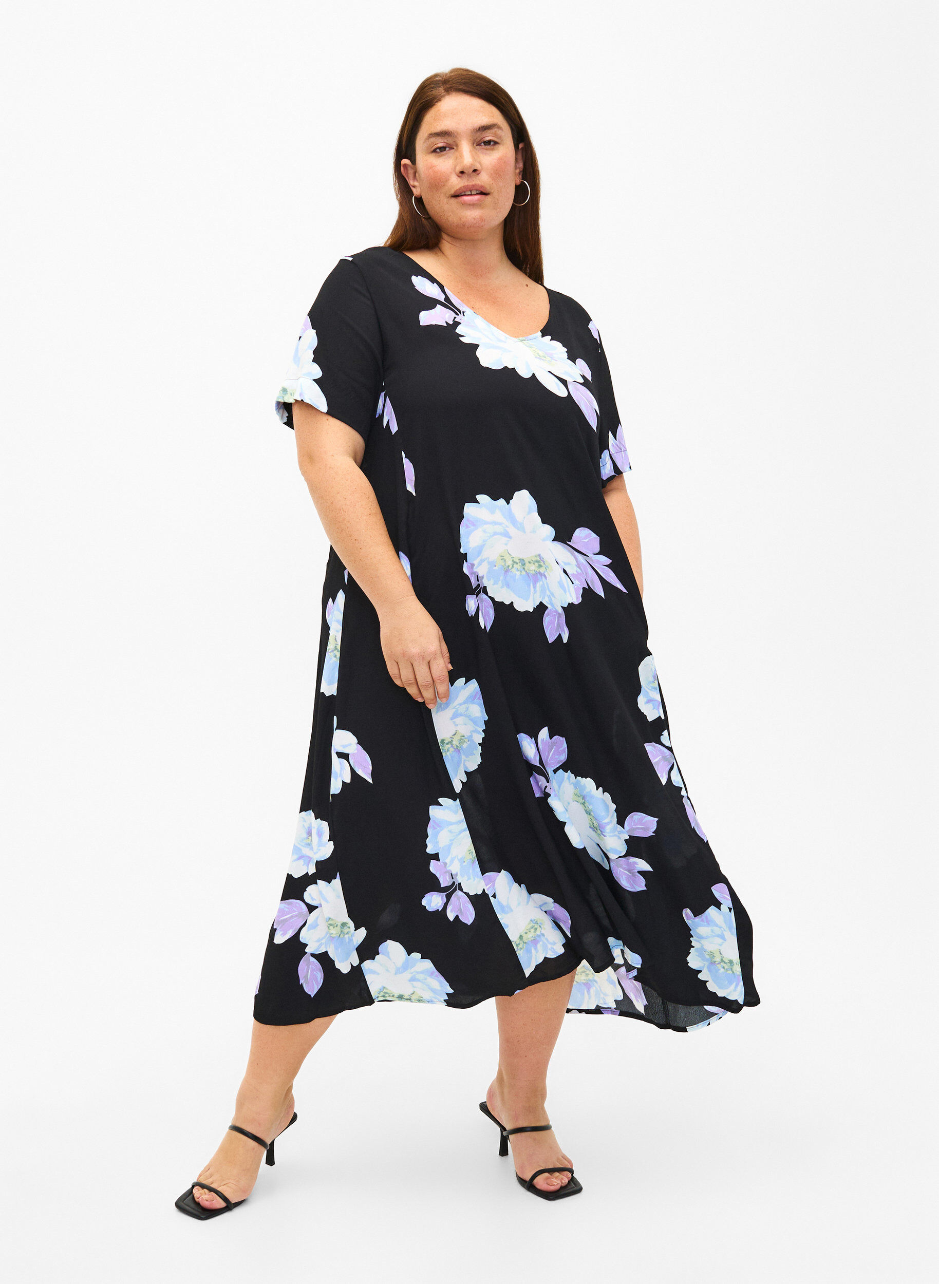 ZizziJurk in viscose met bloemenprint en korte mouwen, Black Big Flower AOP, Model image number 0