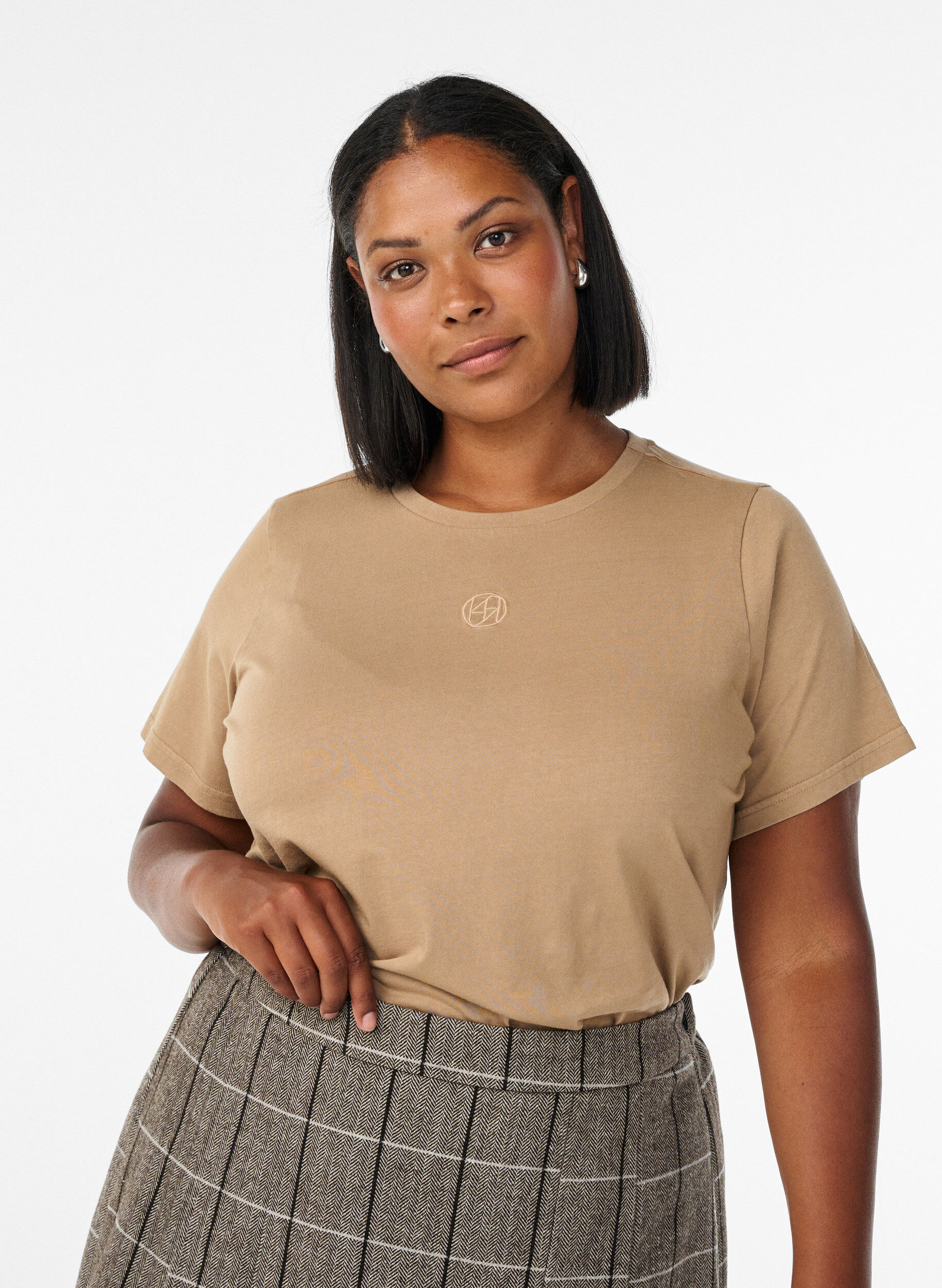 T-shirt in biologische katoen met een gewassen look, Beige, Model