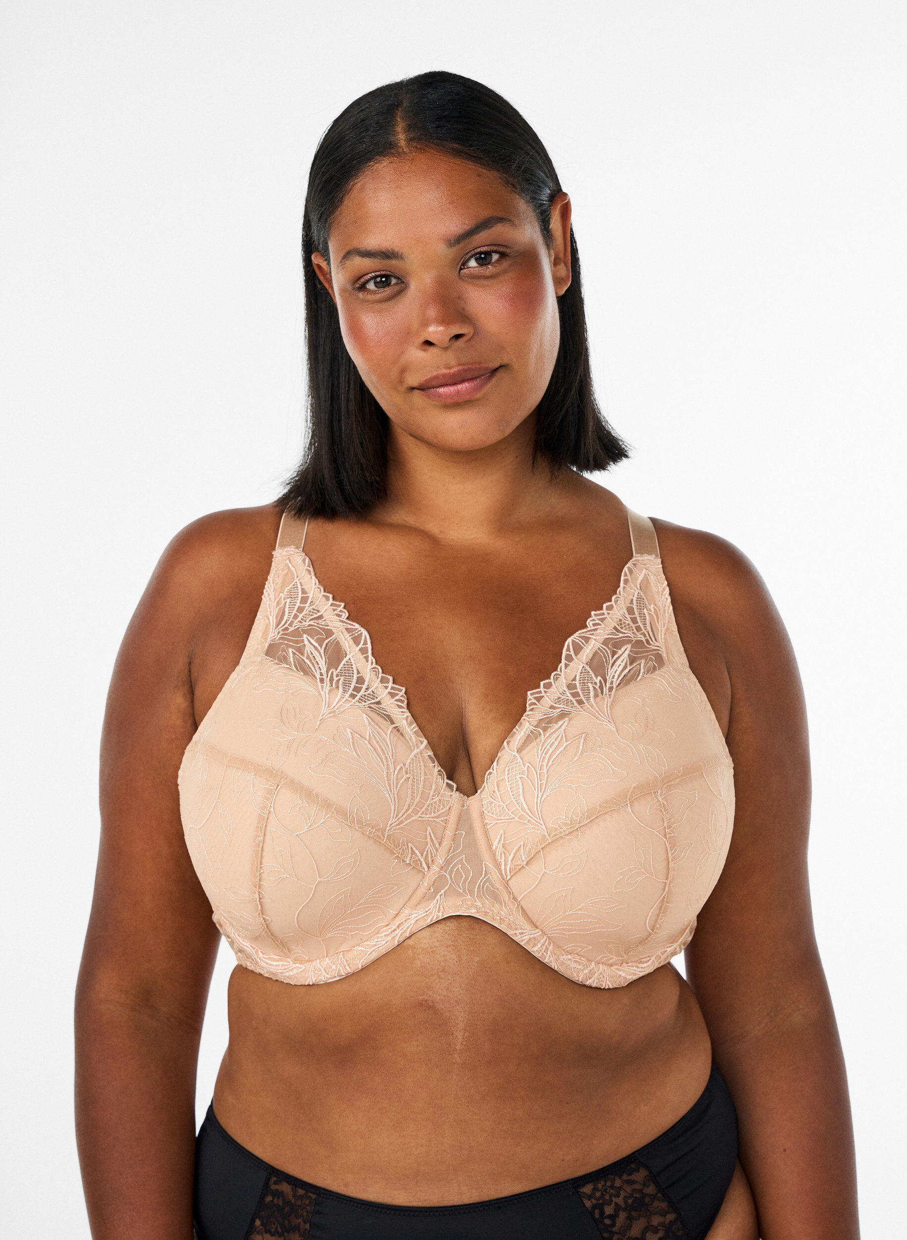 Soutien-gorge rembourr&eacute; en dentelle avec armatures, Beige, Model