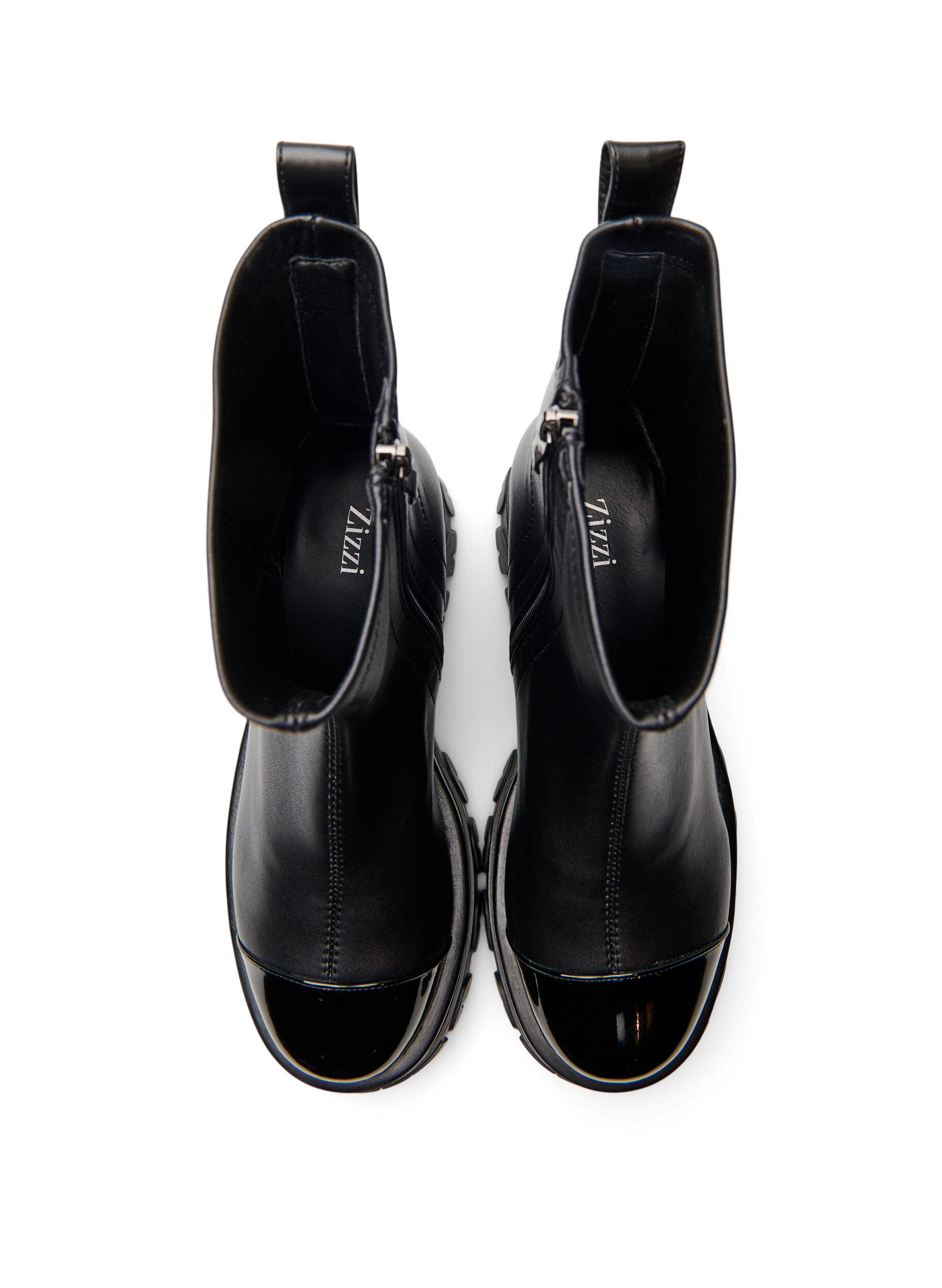 Zizzi Large - Bottine chunky avec d&eacute;tail en vernis, Noir, Packshot image number 2