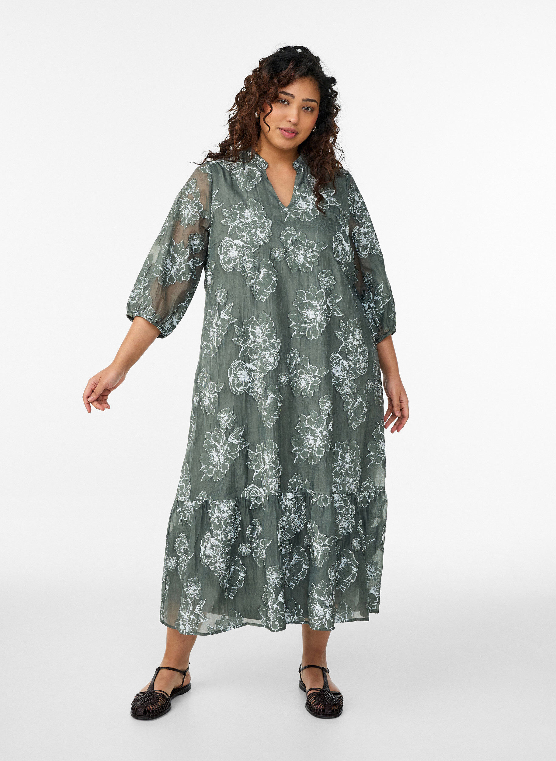Zizzi Robe midi &agrave; imprim&eacute; floral et manches 3/4 transparentes, Vert, Model image number 0