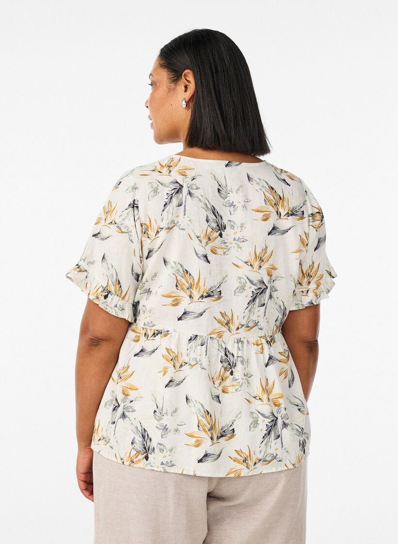Blouse en lin et viscose avec un col en V et une fermeture boutonn&eacute;e, Blanc, Model image number 2