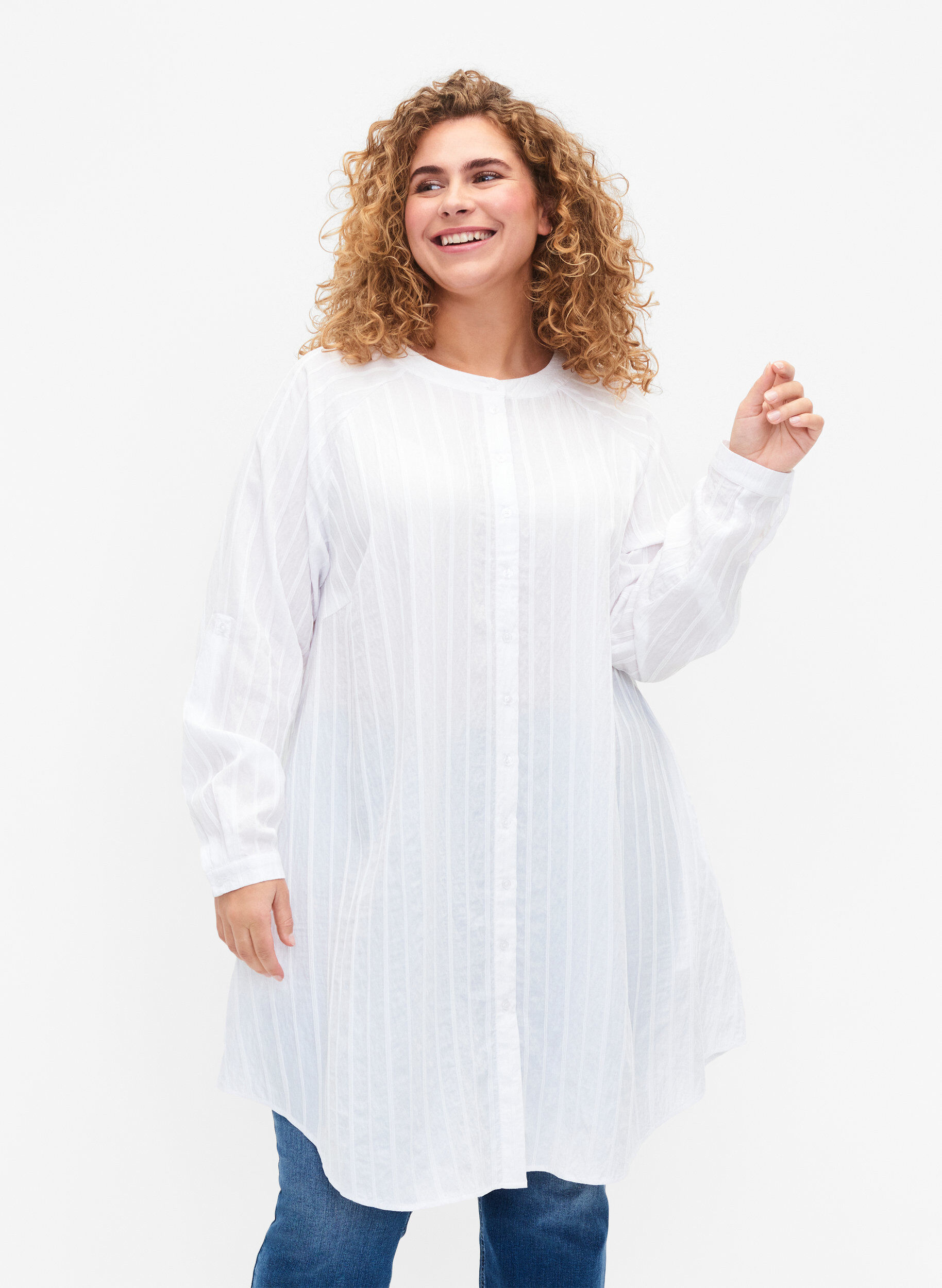 Zizzi Chemise longue en viscose &agrave; structure ray&eacute;e, Bright White, Model image number 0
