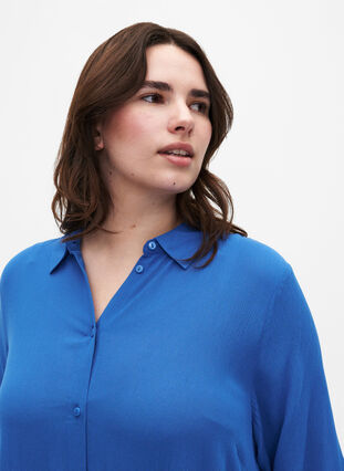 Robe chemise à manches courtes en viscose, Victoria blue, Model image number 2