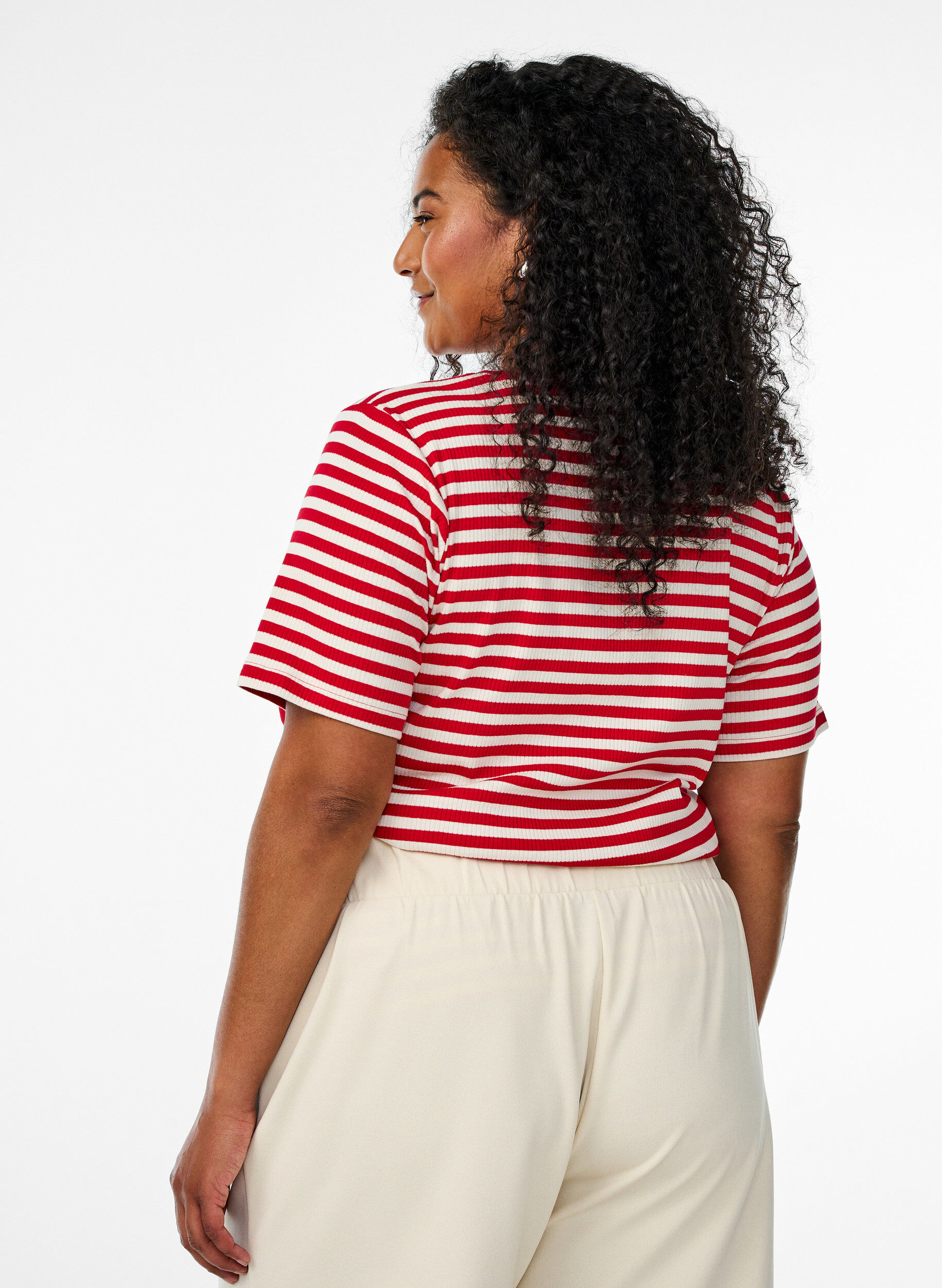 ZizziT-shirt ray&eacute; &agrave; texture c&ocirc;tel&eacute;e, Rouge, Model image number 2